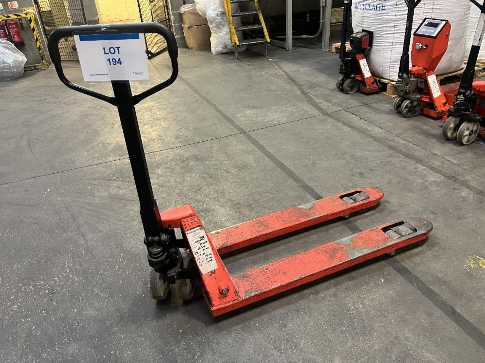Hydraulic 2.5T Pallet truck - Image 2 of 3