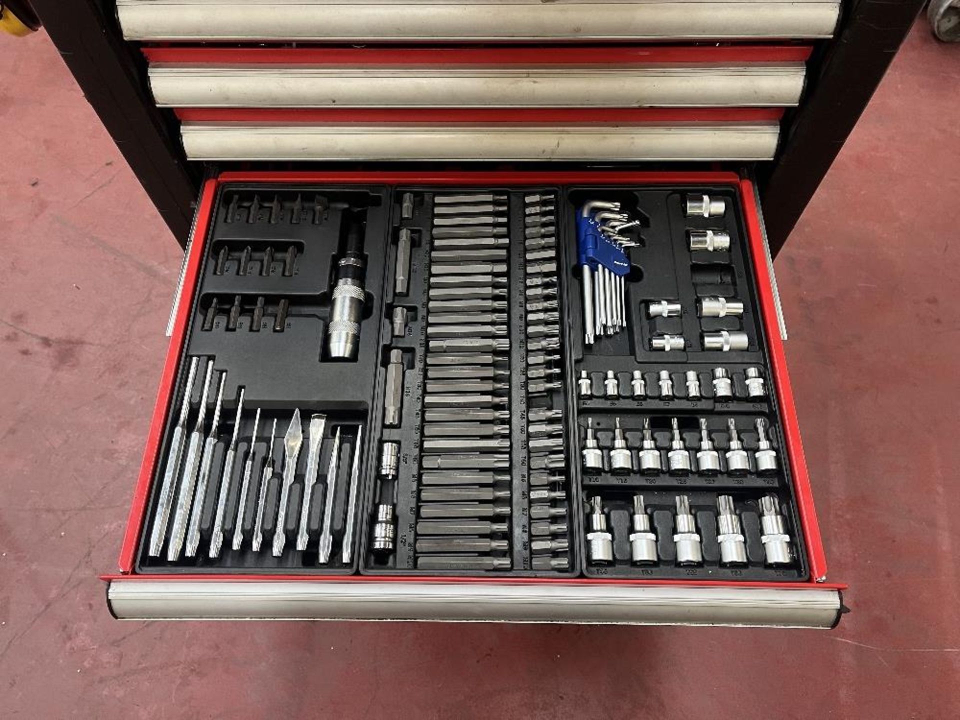 Mobile 8 drawer tool cabinets with contents - Bild 9 aus 11