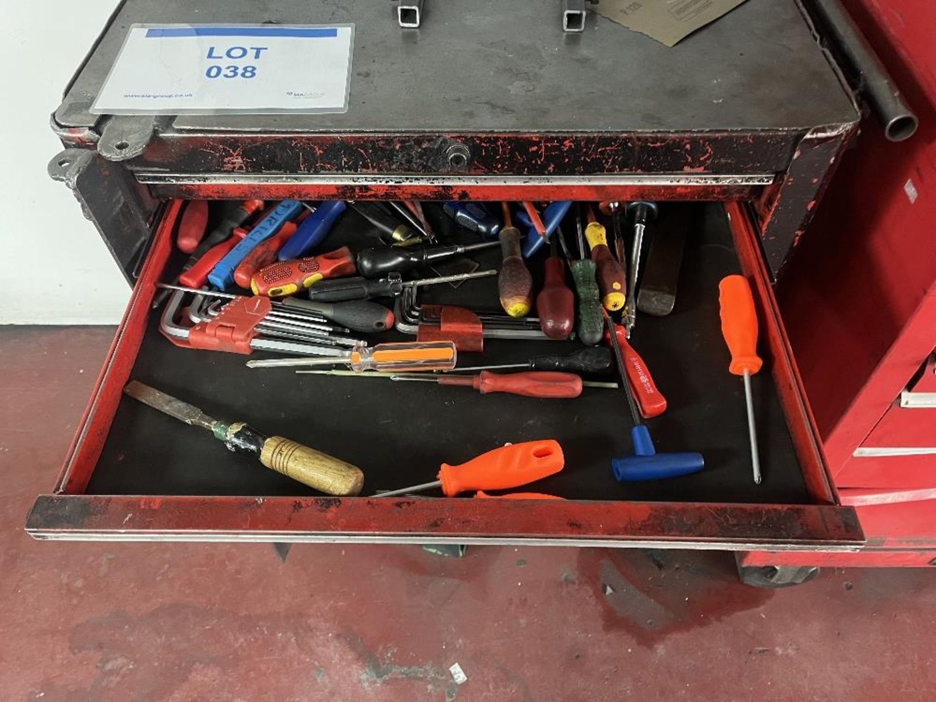 Mobile eight drawer tool cabinet with contents - Image 4 of 9