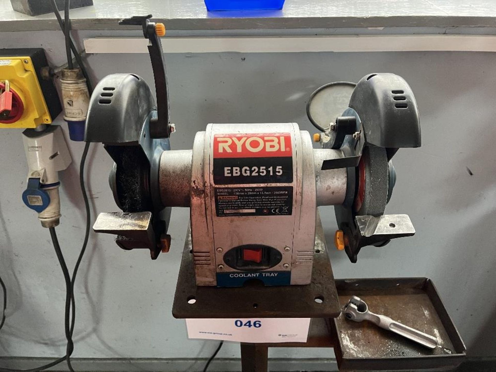 RYOBI double ended grinder - Bild 3 aus 3