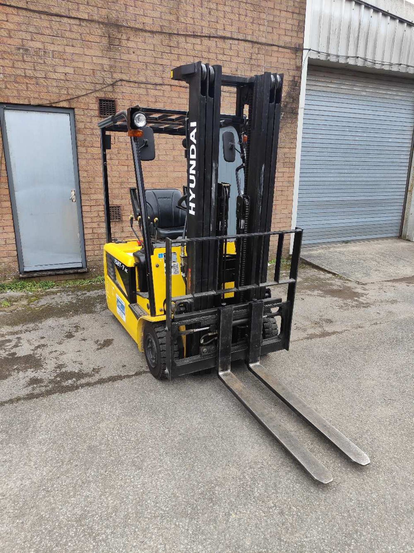 Hyundai 15BT-7 Electric Forklift - Image 5 of 12