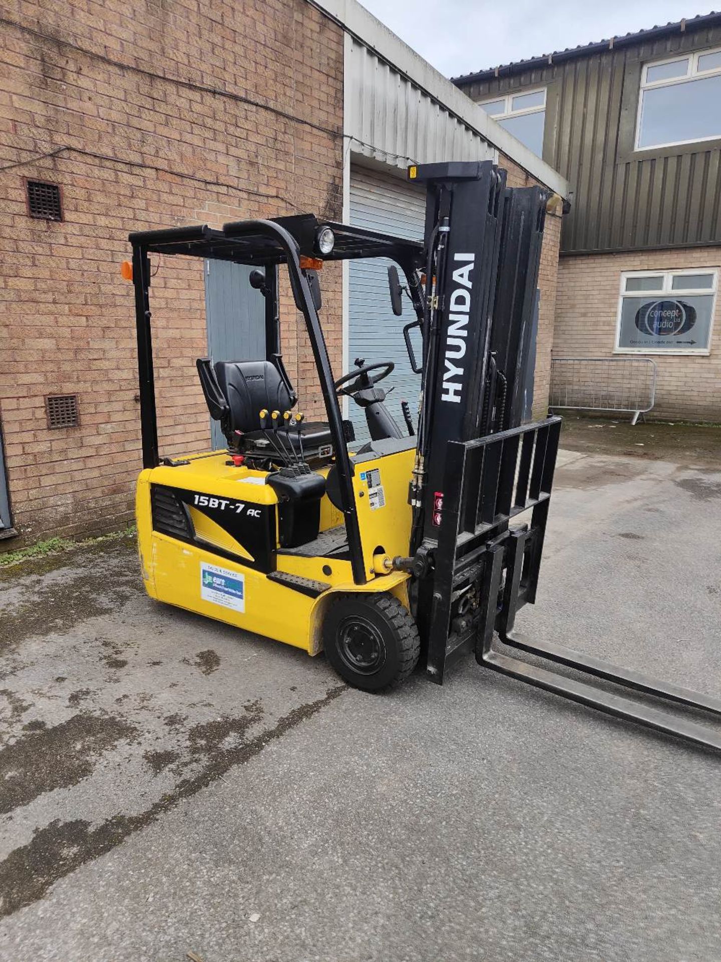 Hyundai 15BT-7 Electric Forklift - Image 6 of 12