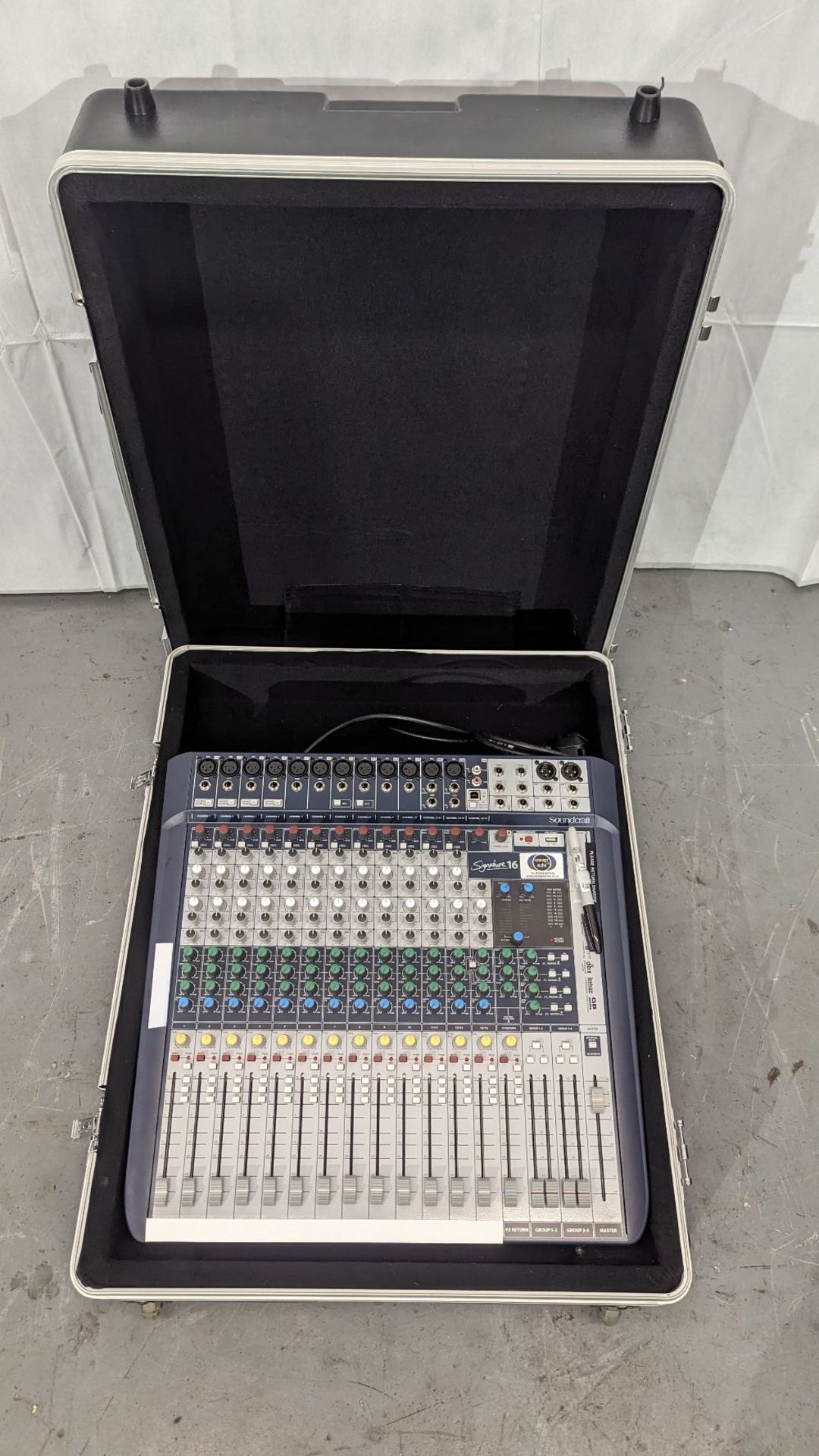 Soundcraft Signature 16 Analogue Mixing Desk Console