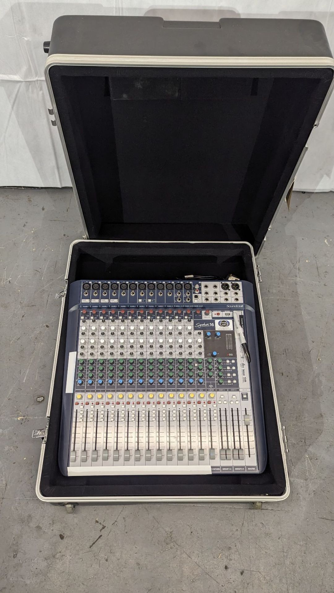 Soundcraft Signature 16 Analogue Mixing Desk Console