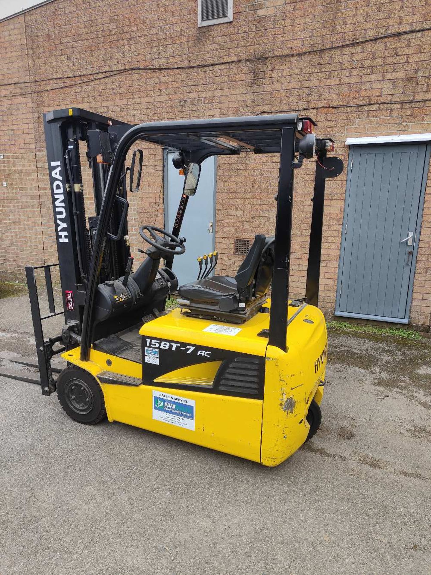 Hyundai 15BT-7 Electric Forklift - Image 4 of 12
