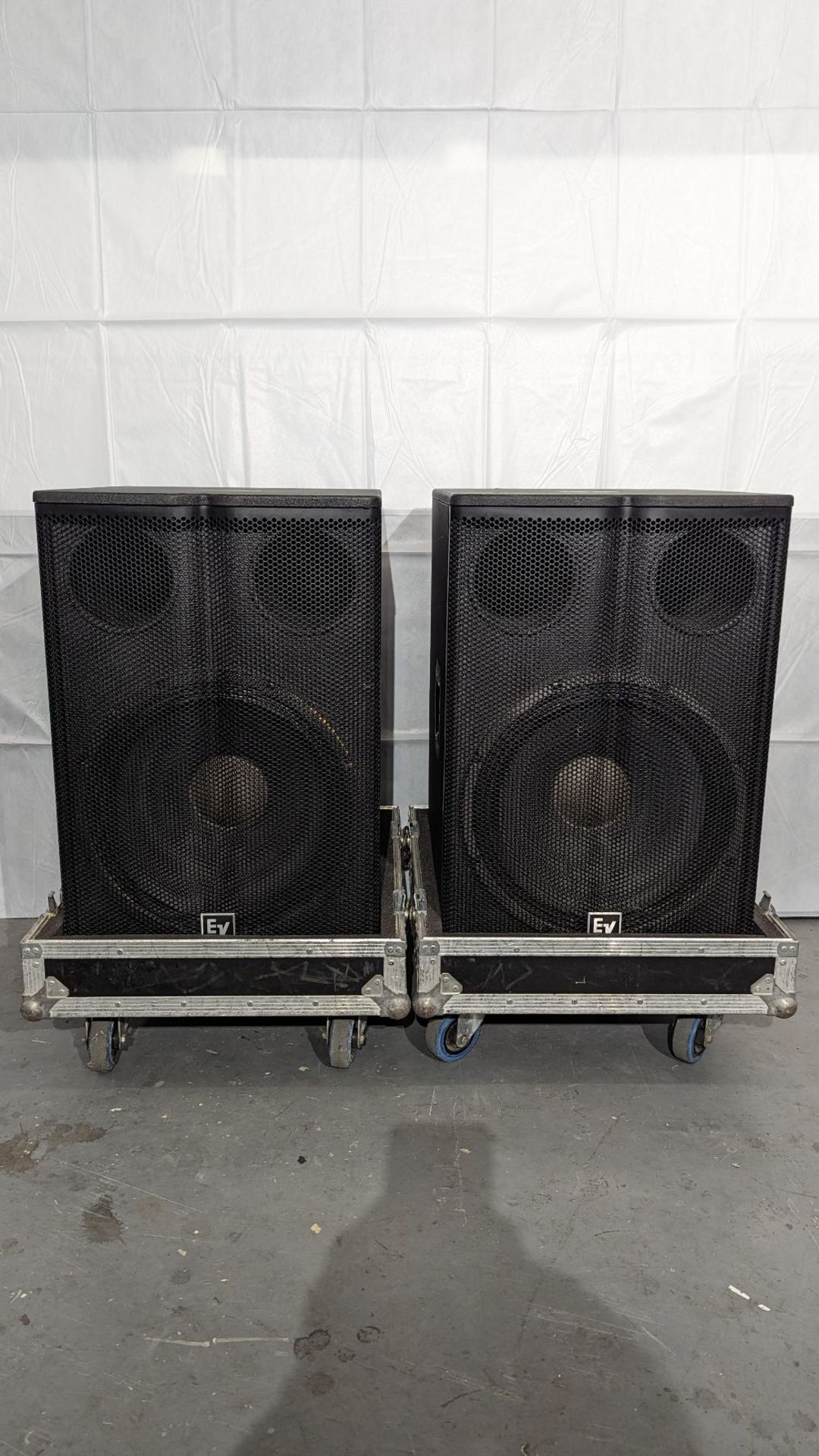 Electro-Voice PA Sound System - (4) TX1152 Speakers, (2) TX1181 Subs & Associated Equipment - Image 7 of 14