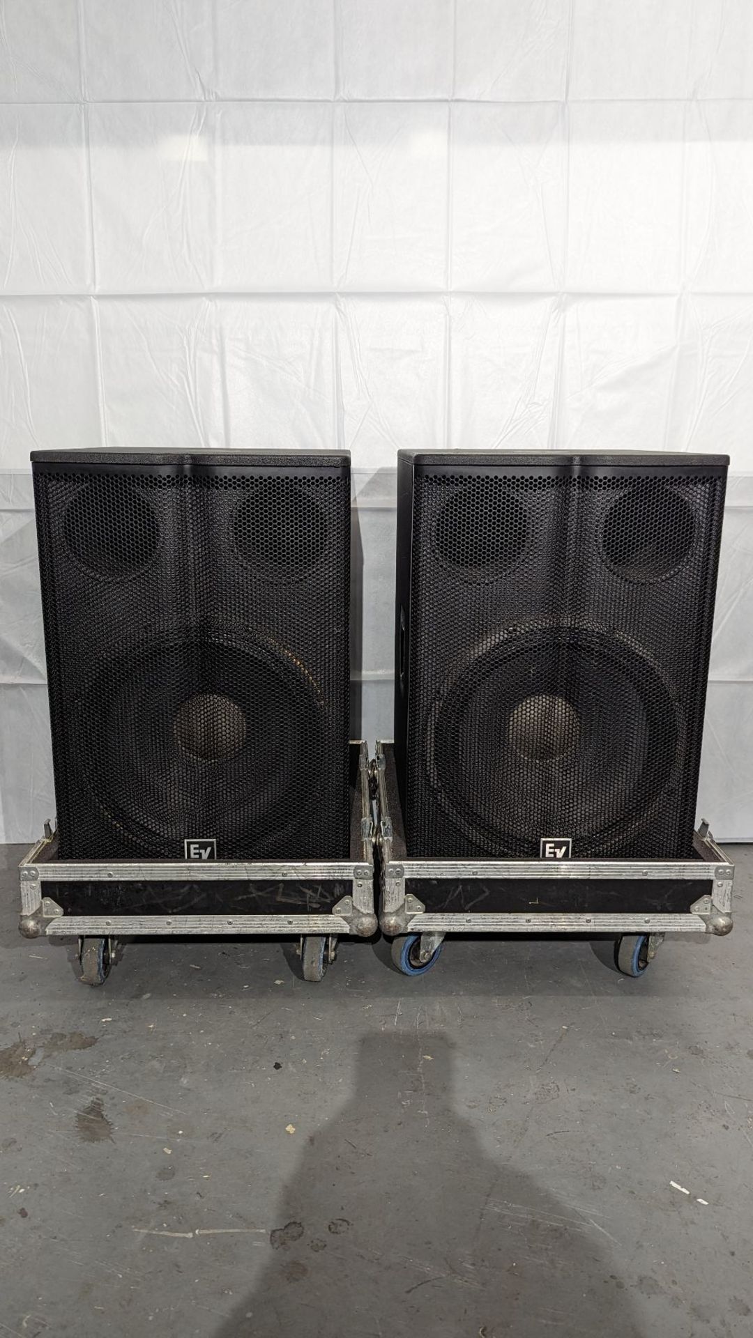 Electro-Voice PA Sound System - (4) TX1152 Speakers, (2) TX1181 Subs & Associated Equipment - Bild 7 aus 14