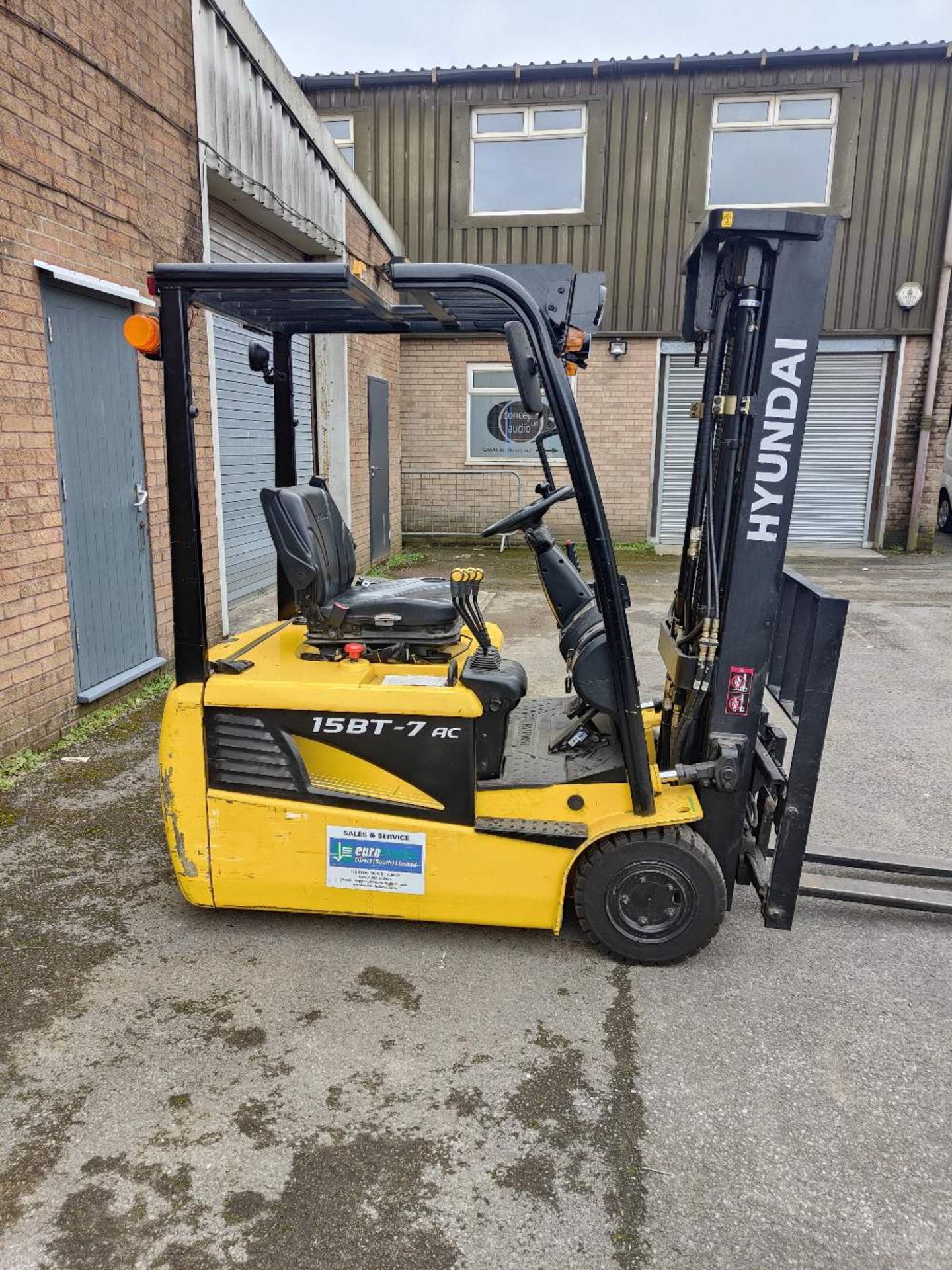 Hyundai 15BT-7 Electric Forklift - Image 7 of 12