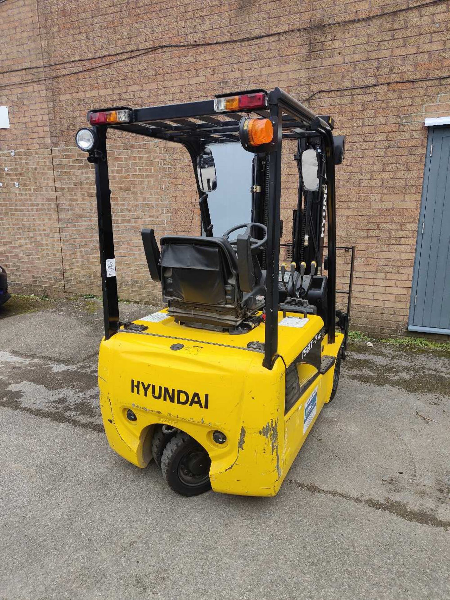 Hyundai 15BT-7 Electric Forklift - Image 10 of 12