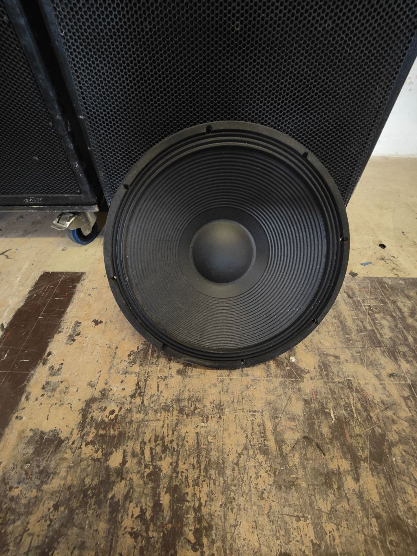 (4) Eastern Acoustic Works KF-850-J Speakers & (4) Eastern Acoustic Works SB-850 Subs -Faulty Items - Image 5 of 10