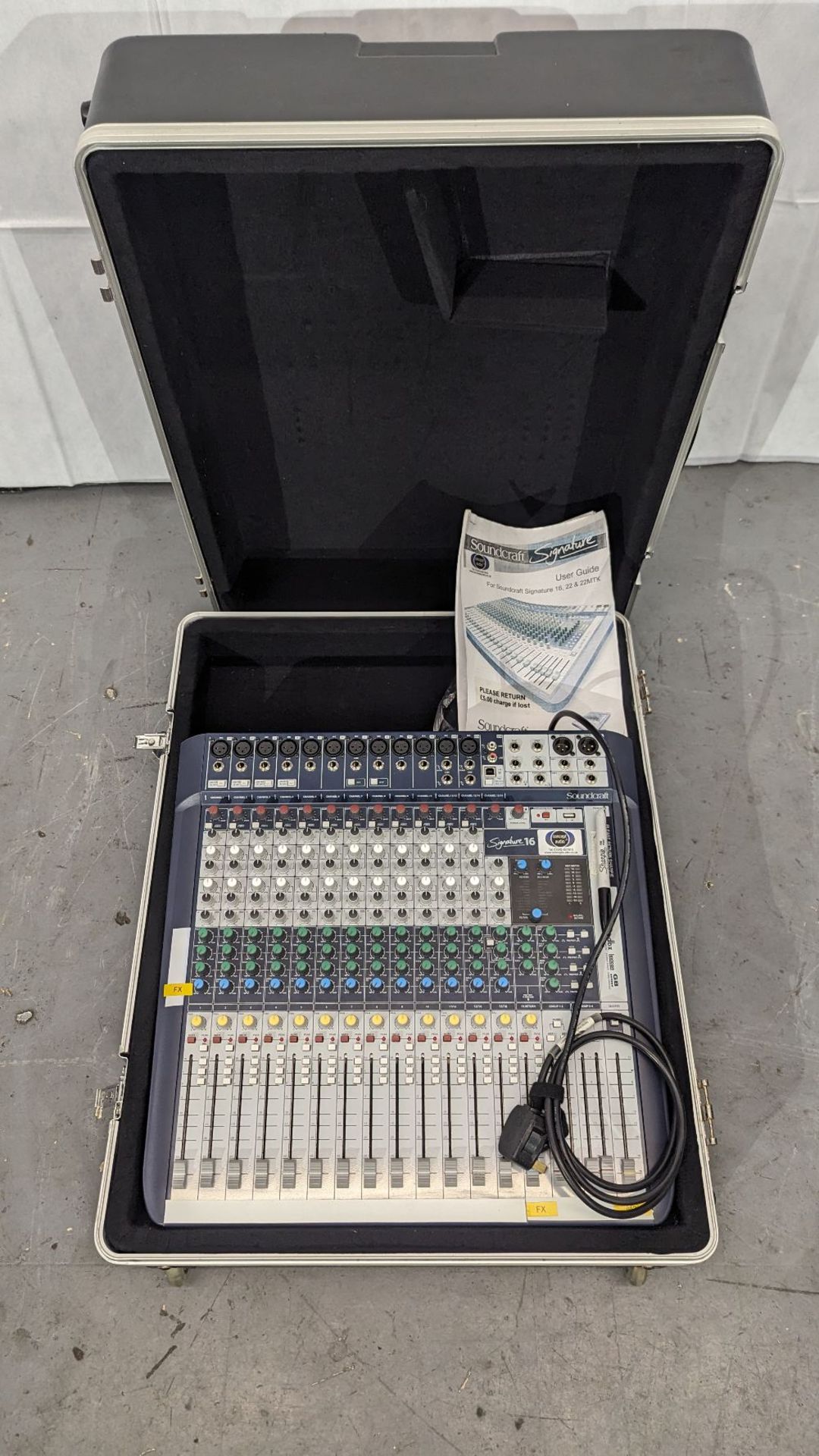 Soundcraft Signature 16 Analogue Mixing Desk Console