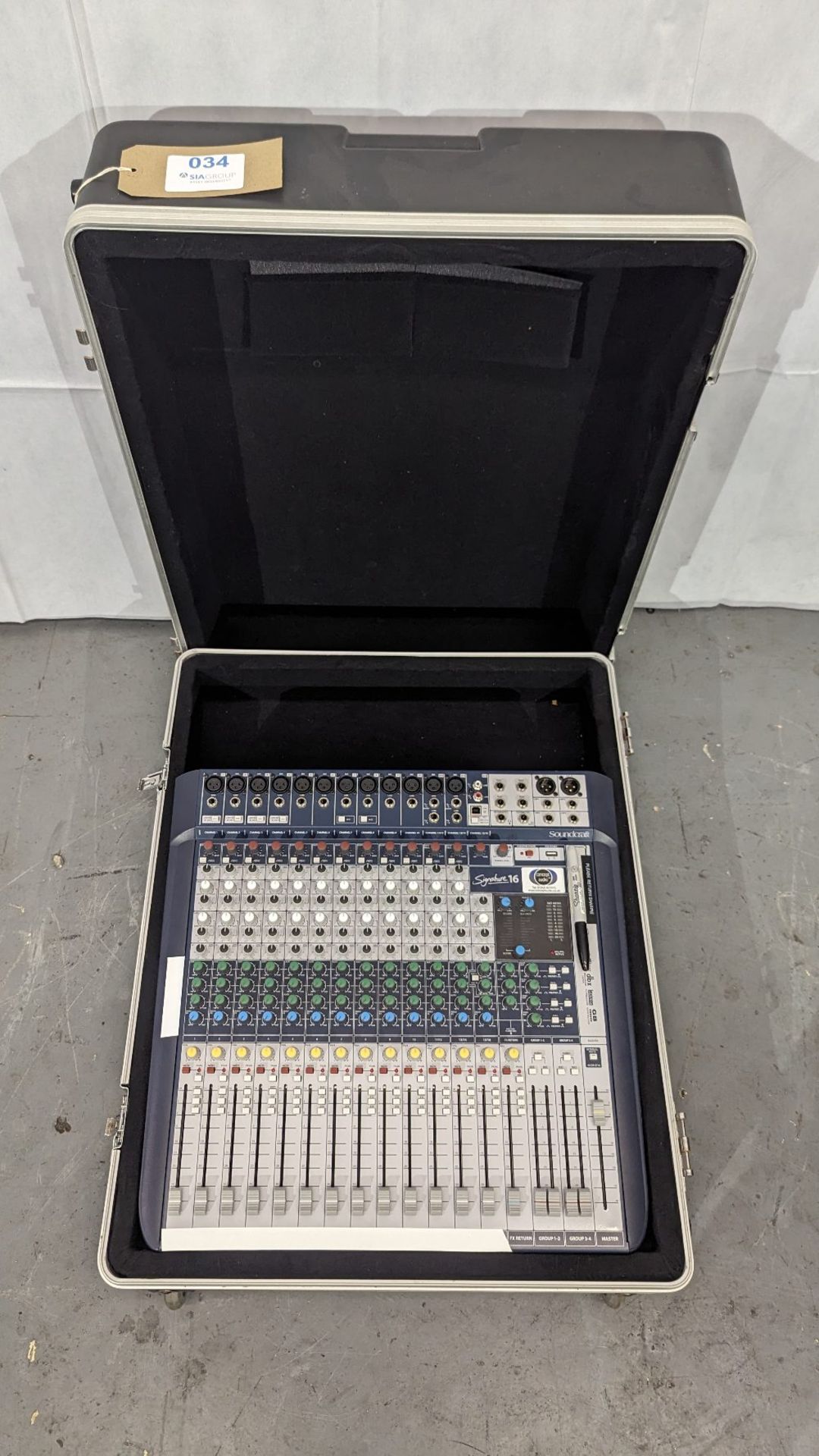 Soundcraft Signature 16 Analogue Mixing Desk Console