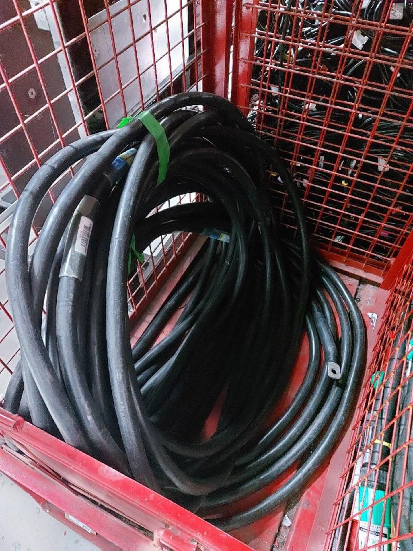 Large Quantity of 1.5m 5 Core Powerlock Cable Set M-F with Steel Fabricated Stillage - Image 2 of 4