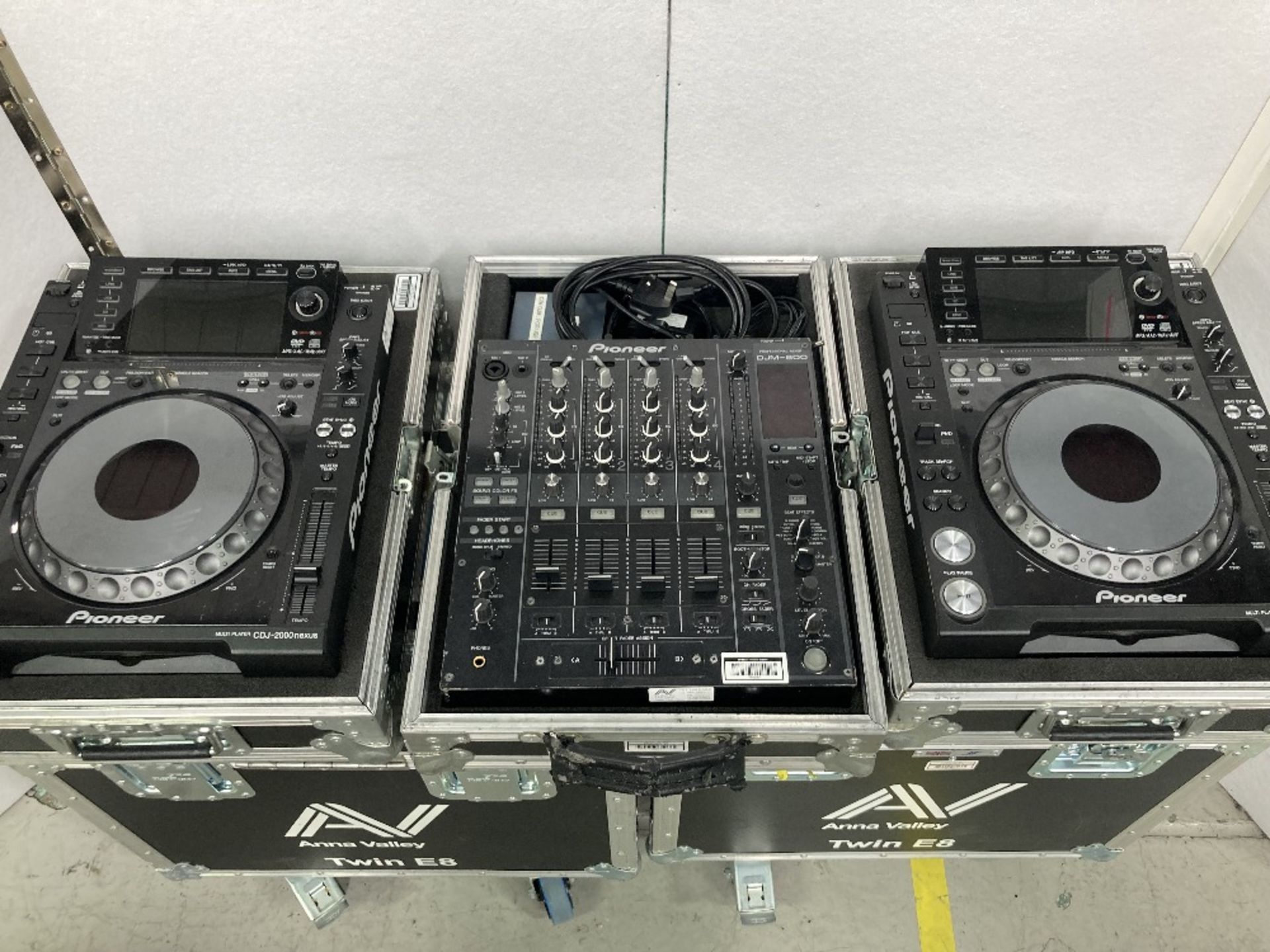 (2) Pioneer CDJ-2000NXS Nexus DJ Decks, Pioneer DJM-800 Nexus DJ Mixer & Heavy Duty Flight Cases - Image 2 of 15