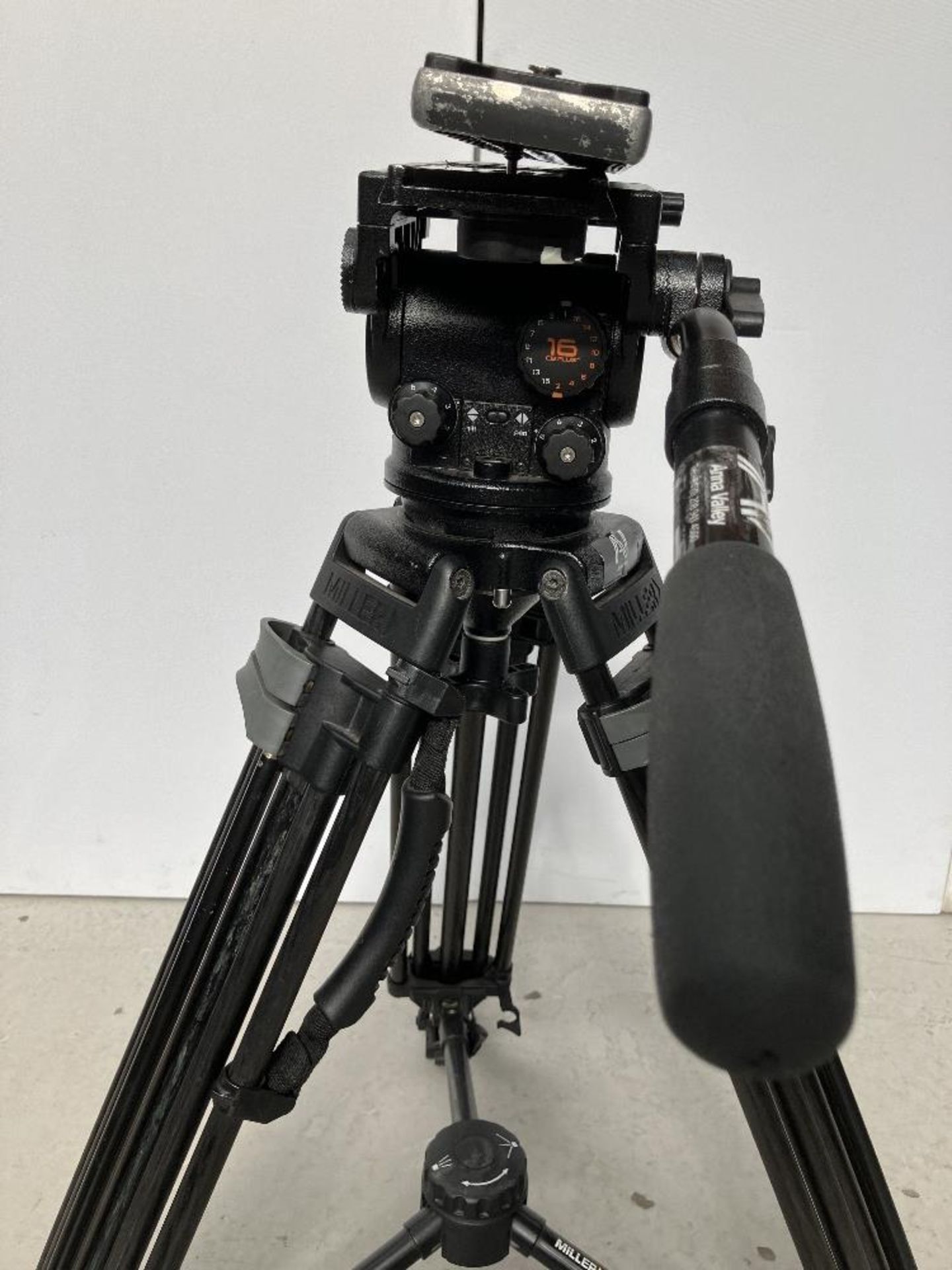 Miller Arrow 3X Tripod Head System with Extendable Carbon Fibre Legs - Image 2 of 5