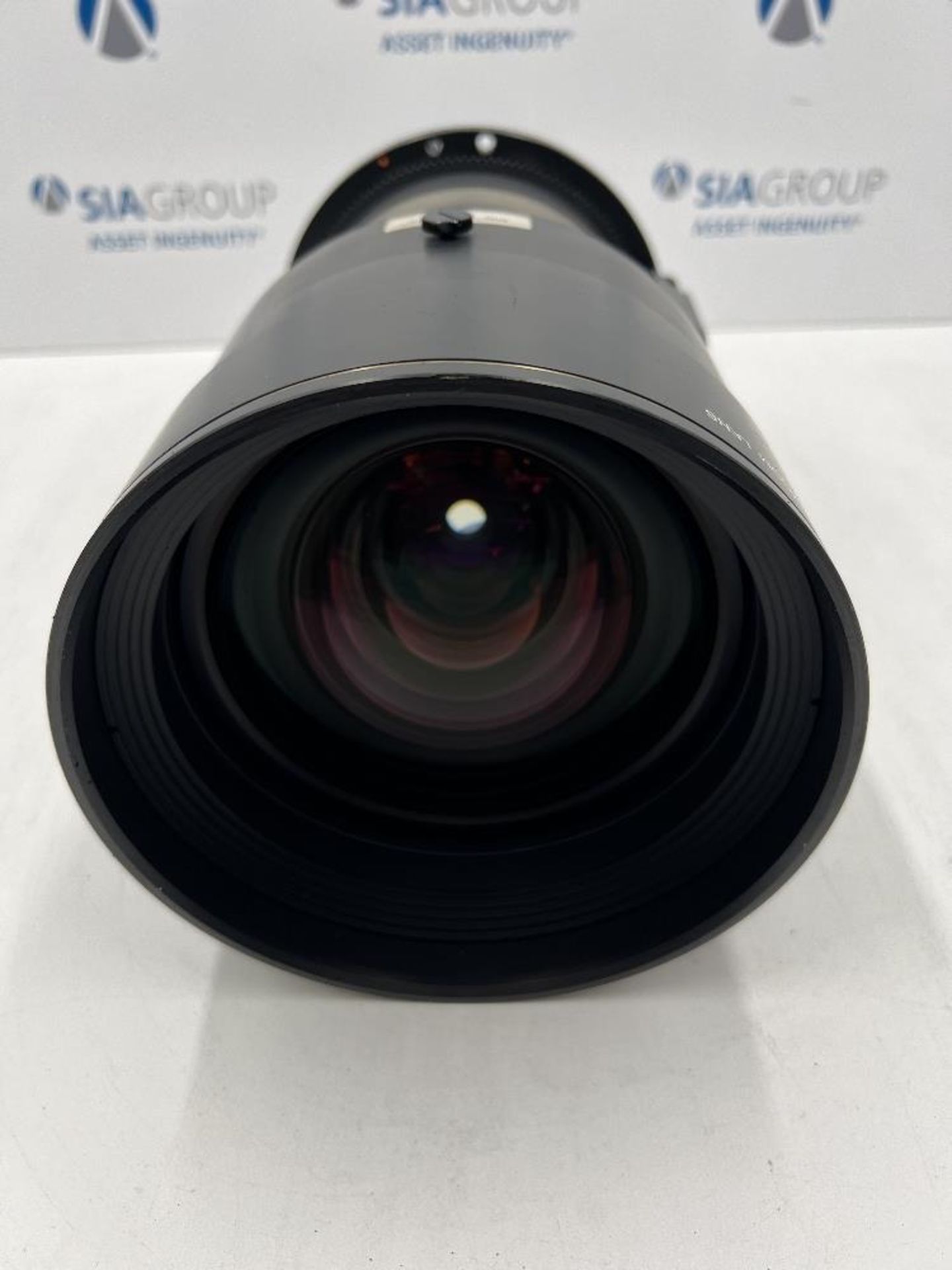 Panasonic ET-D75LE6 0.9-1.1 Zoom Lens With Carrier Case - Image 7 of 10