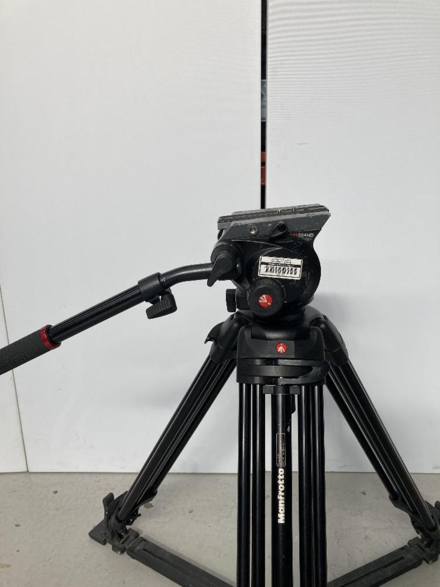 Manfrotto 504HD Tripod Head and 546B Tripod with Carbon Fibre Legs with Manfrotto Carry Case - Image 6 of 7