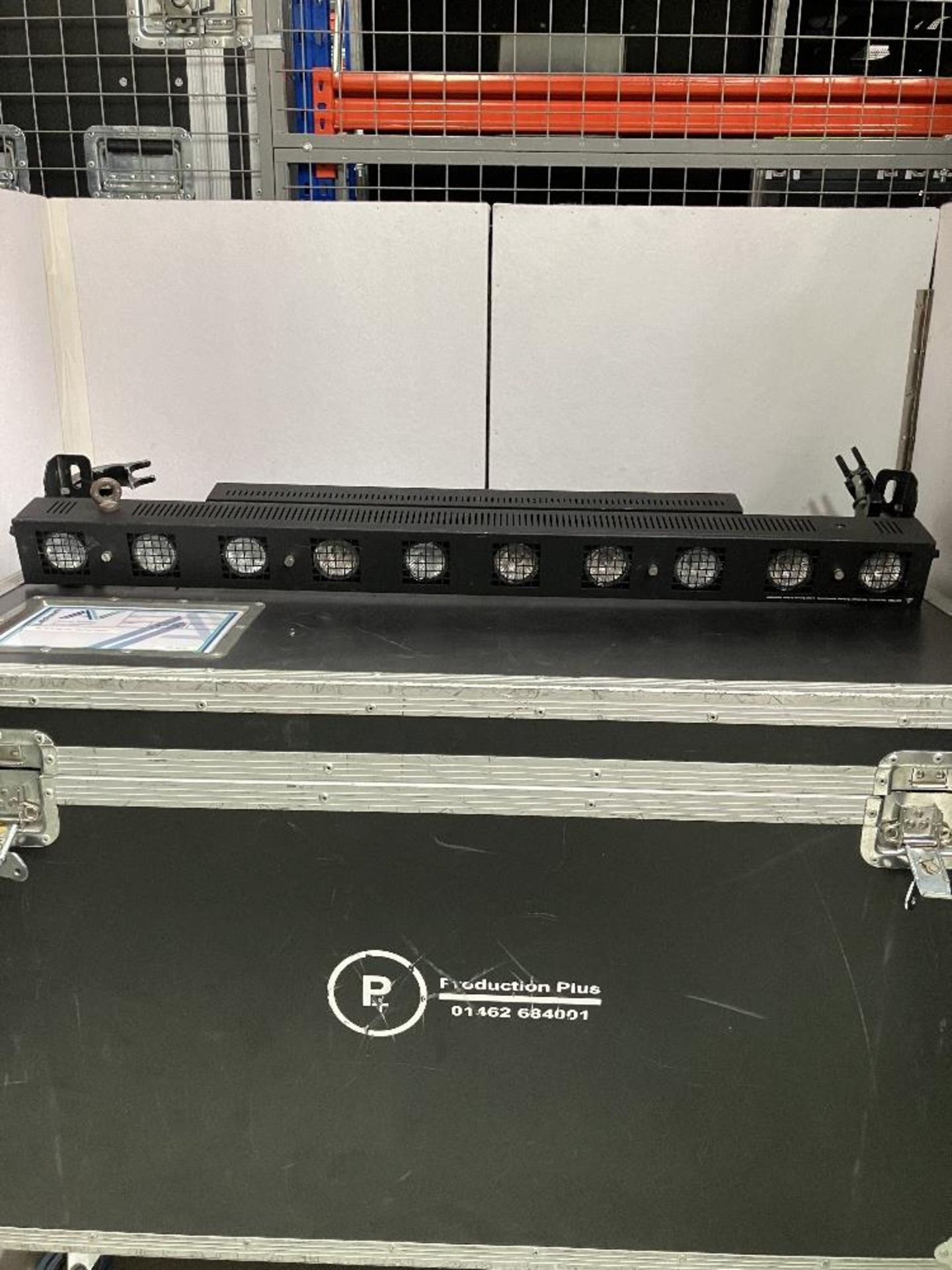 (8) Showtec sunstrip Battern lights with Heavy Duty Mobile Flight case - Image 7 of 15