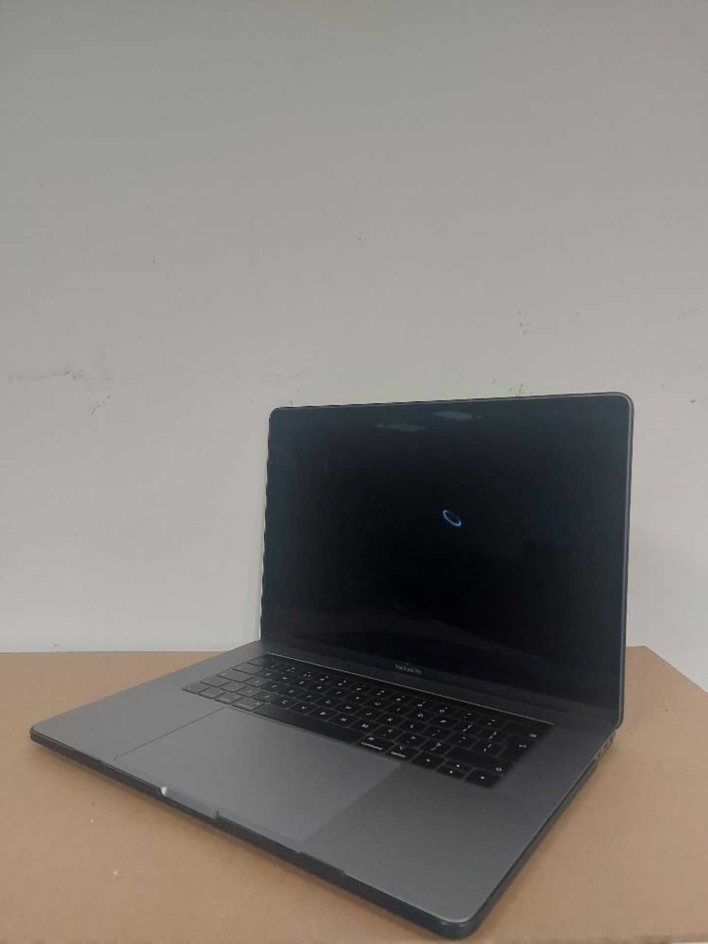 Apple 15'' MacBook Pro A1990 Pro Retina Touchbar with Peli Case - Bild 2 aus 7