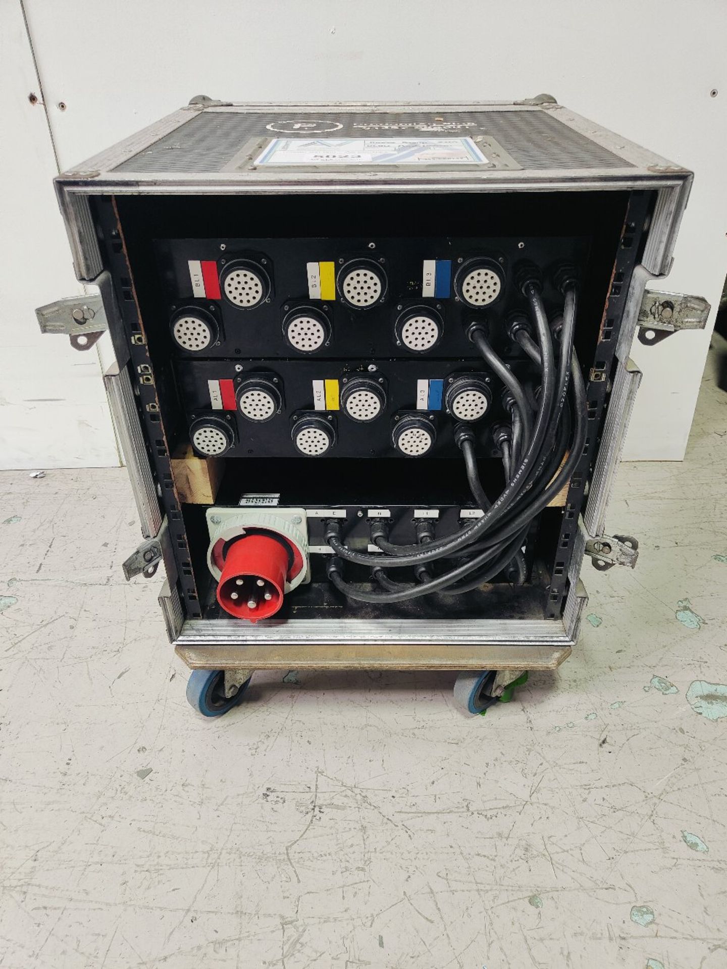 125amp Power Distribution Unit With Mobile Heavy Duty Flight Case