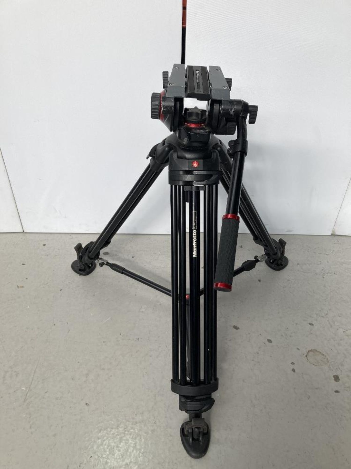 Manfrotto 504HD Tripod Head and 546B Tripod with Carbon Fibre Legs with Manfrotto Carry Case