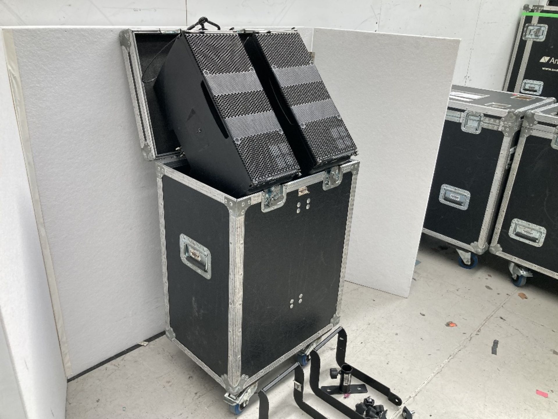 (2) d&b T10 Loudspeakers & Heavy Duty Mobile Flight Case - Image 2 of 8