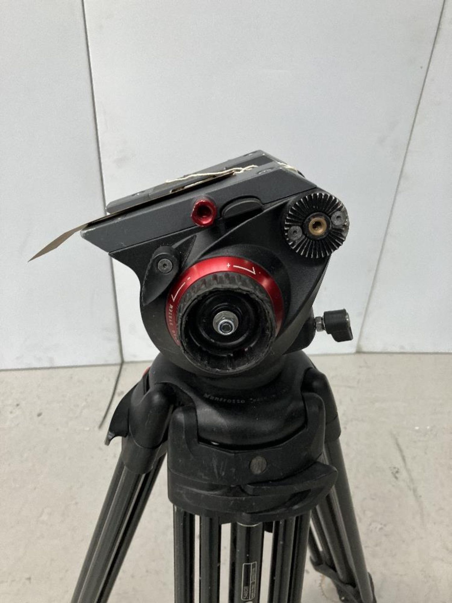 Manfrotto 504HD Tripod Head and 546GB Tripod with Carbon Fibre Legs - Image 4 of 4