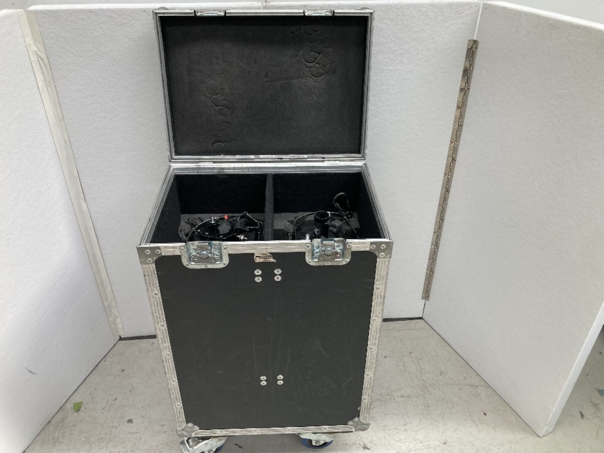 (2) d&b T10 Loudspeakers & Heavy Duty Mobile Flight Case - Image 6 of 8