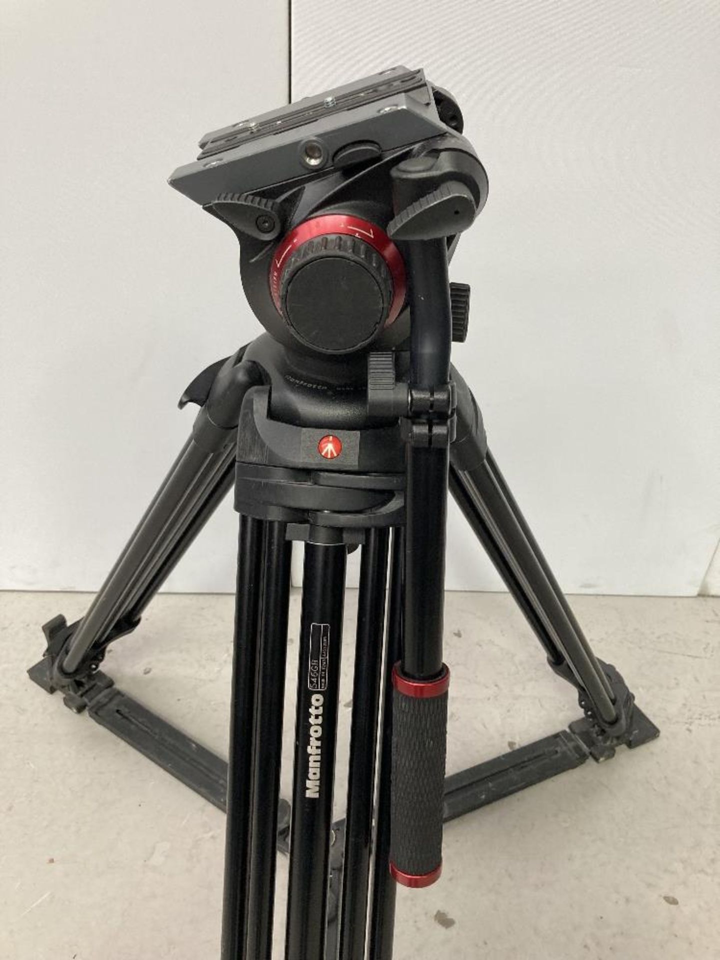 Manfrotto 504HD Tripod Head and 546GB Tripod with Carbon Fibre Legs - Image 5 of 7