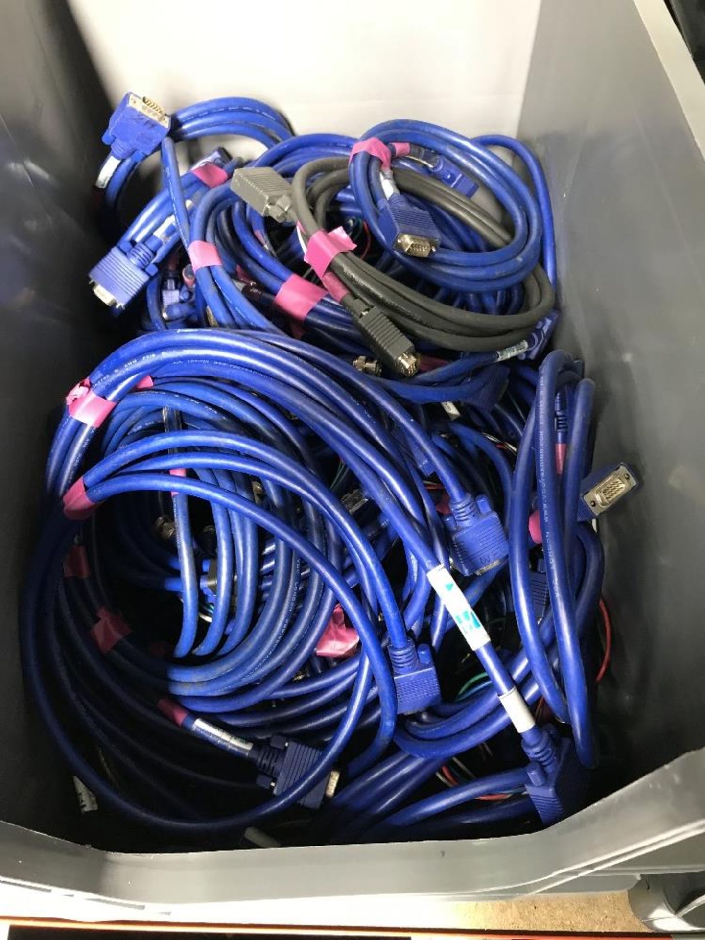 Large Quantity of 2m VGA cables With Plastic Lin Bin