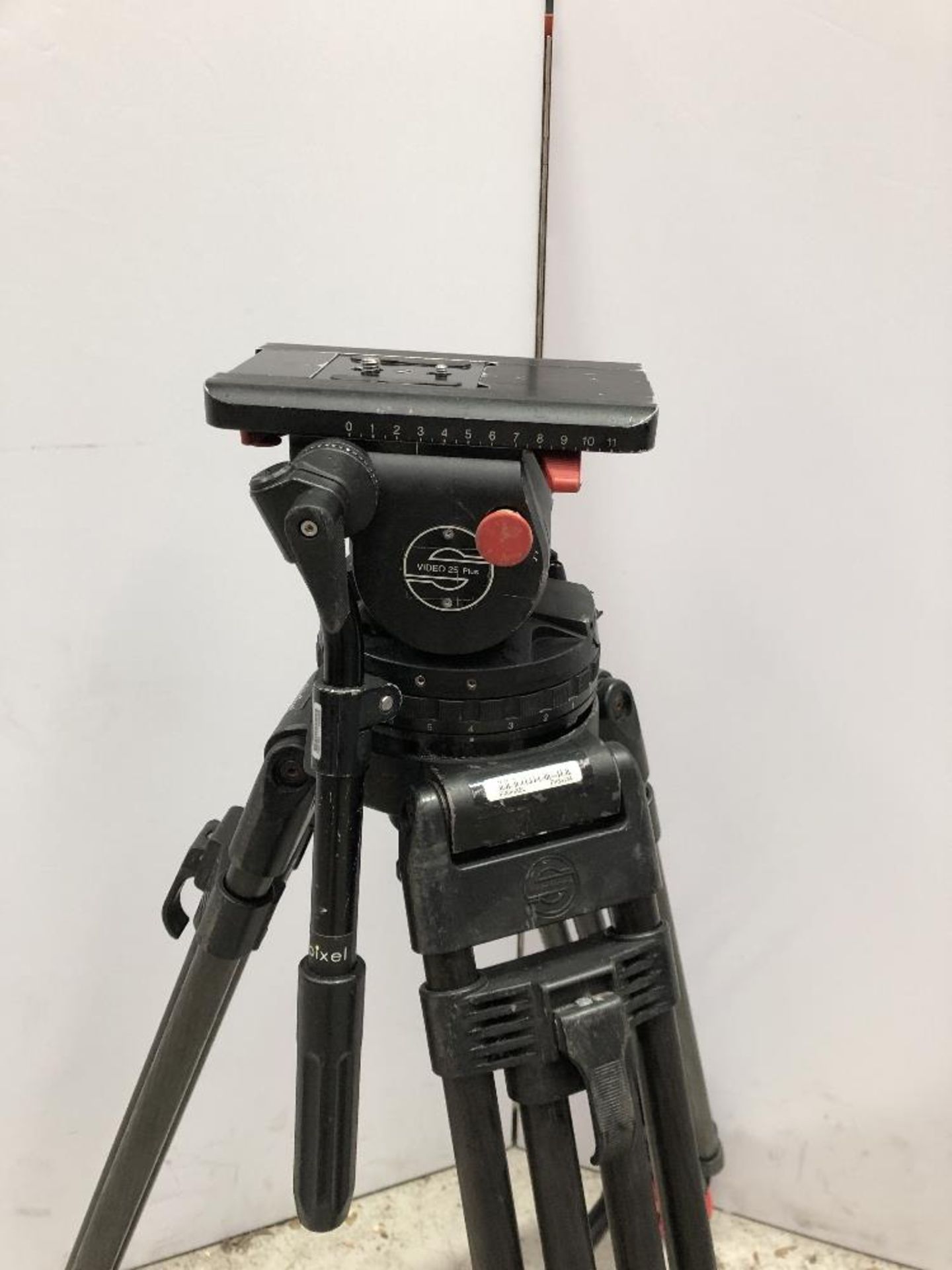 Sachtler 25 Plus Telescopic Camera Tripod With Fluid Head And Plastic Carry Hex Hard Case - Bild 3 aus 6