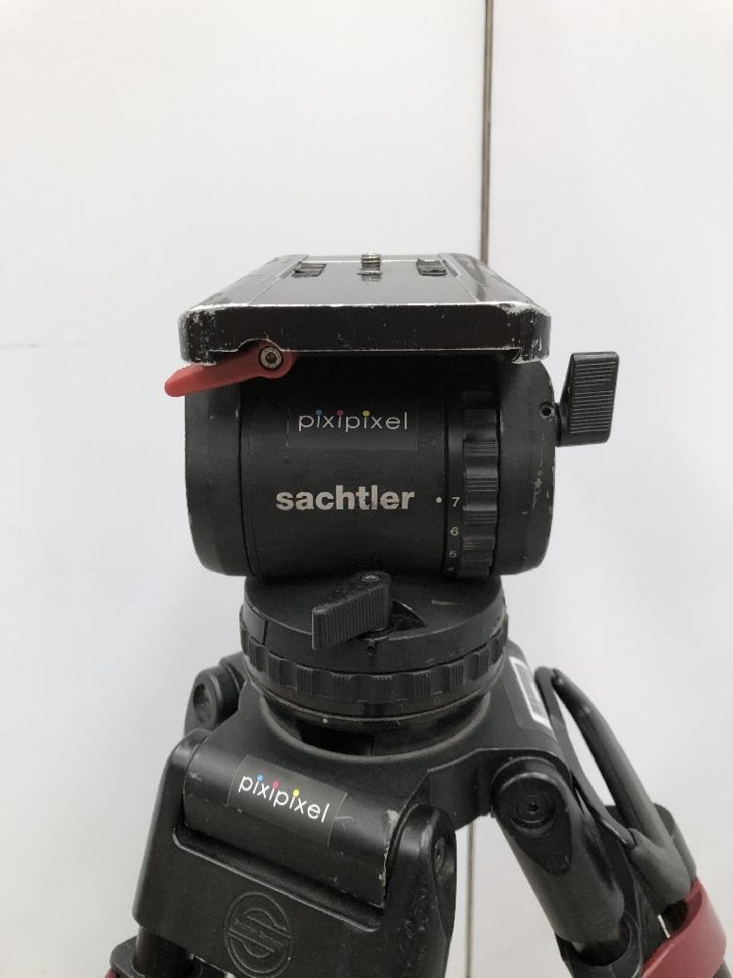 Sachtler V20 Carbon Fibre Medium Camera Tripod With Fluid Head And Sachtler Carry Bag - Image 5 of 6