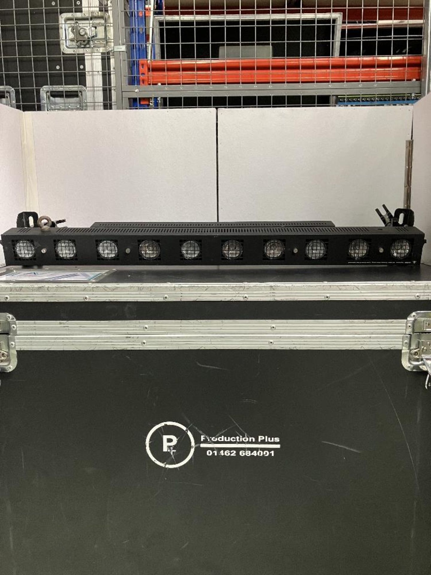 (8) Showtec sunstrip Battern lights with Heavy Duty Mobile Flight case - Image 8 of 15