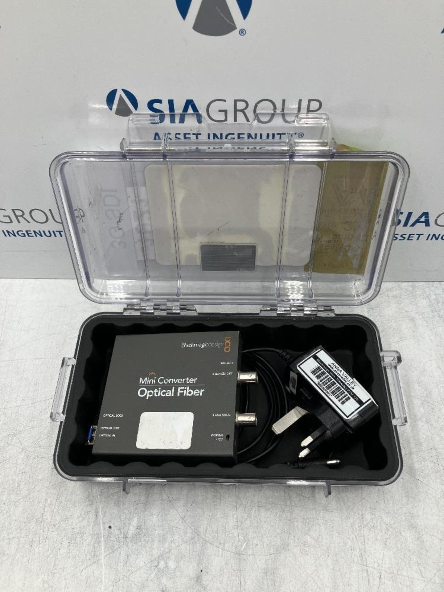 Blackmagic Mini Optical Fibre to SDI Bidirectional Converter With Power Cable & Plastic Carry Case - Image 2 of 5