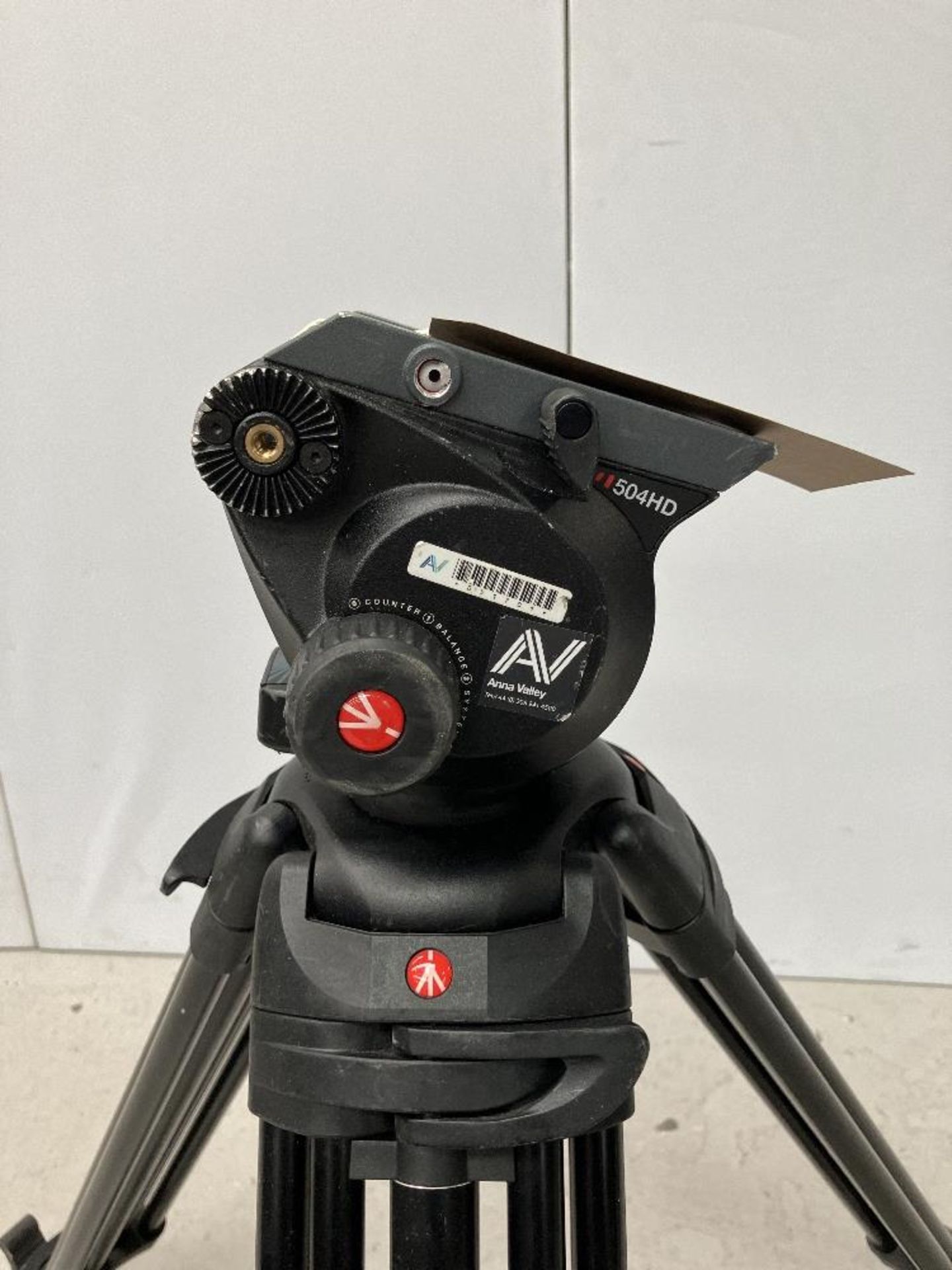 Manfrotto 504HD Tripod Head and 546B Tripod with Carbon Fibre Legs - Image 3 of 4