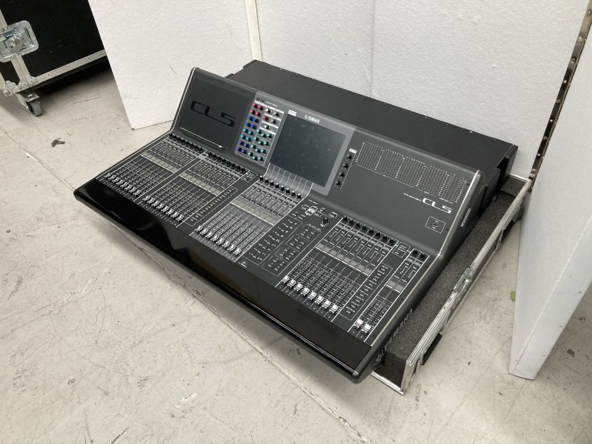 Yamaha CL5 Digital Mixing Console & Heavy Duty Mobile Flight Case - Image 4 of 15