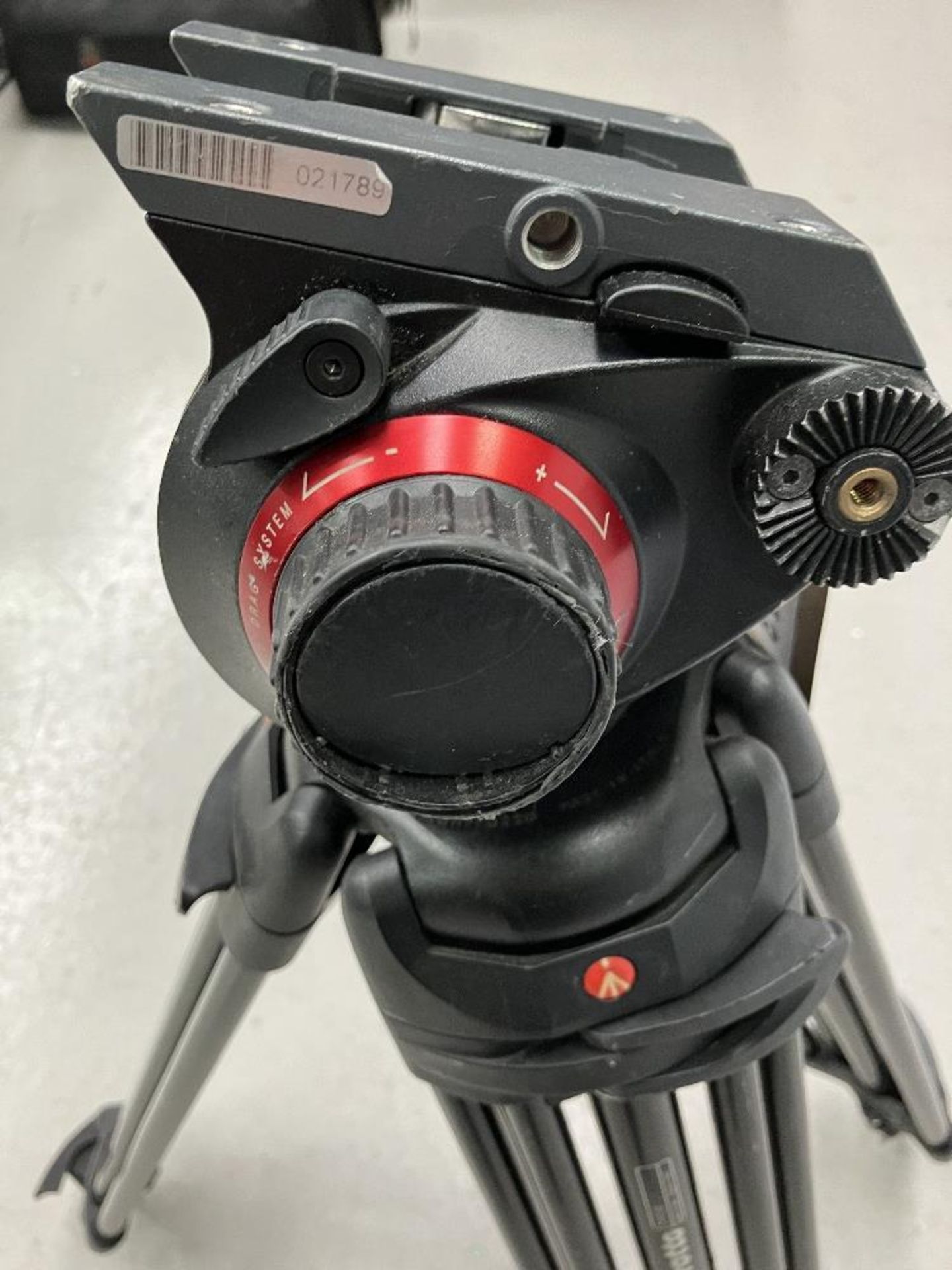 Manfrotto 504HD Tripod Head and 546GB Tripod with Carbon Fibre Legs - Bild 6 aus 7