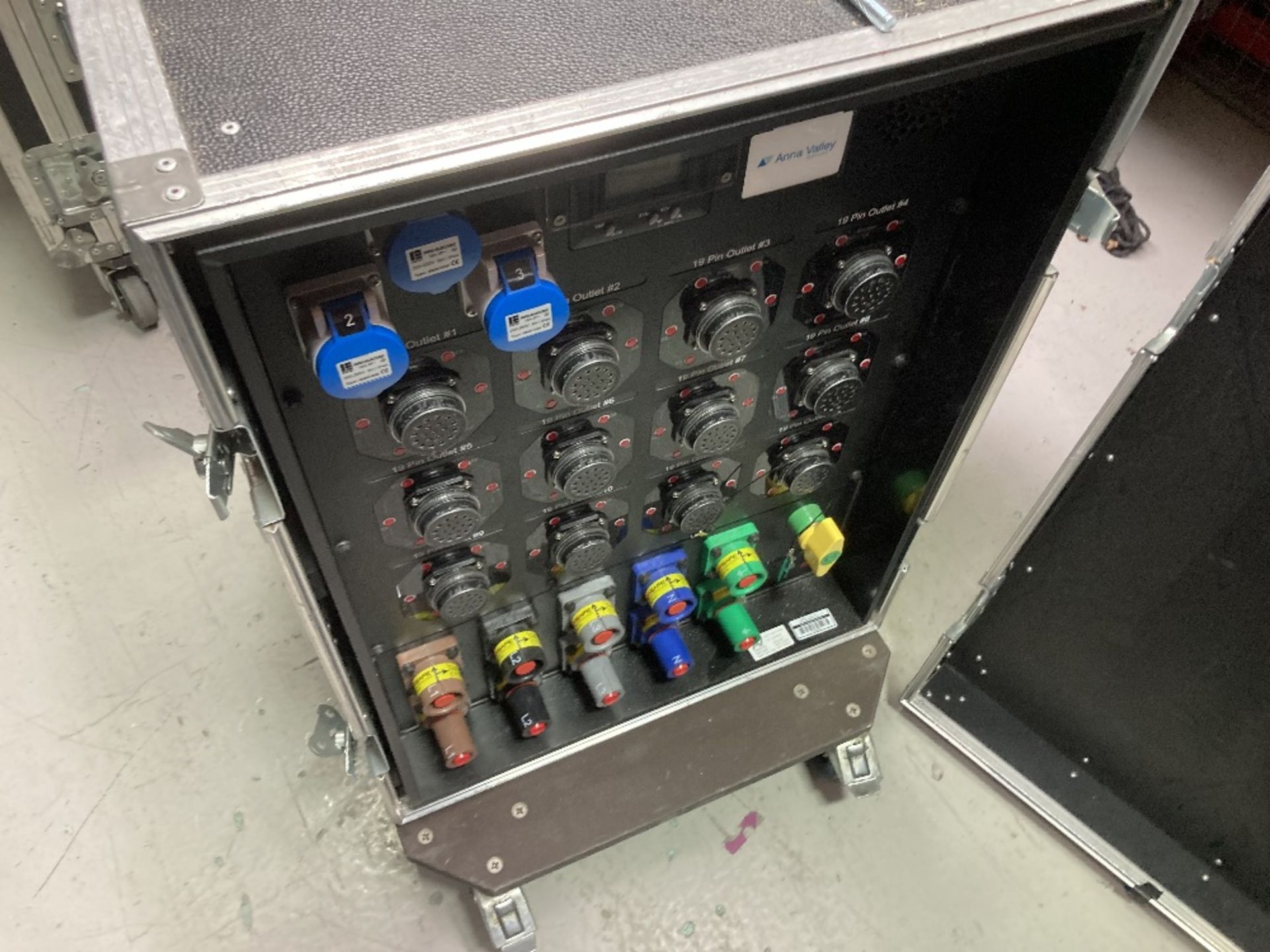 400amp Power Distribution Unit With Mobile Heavy Duty Mobile Flight Case - Image 6 of 14