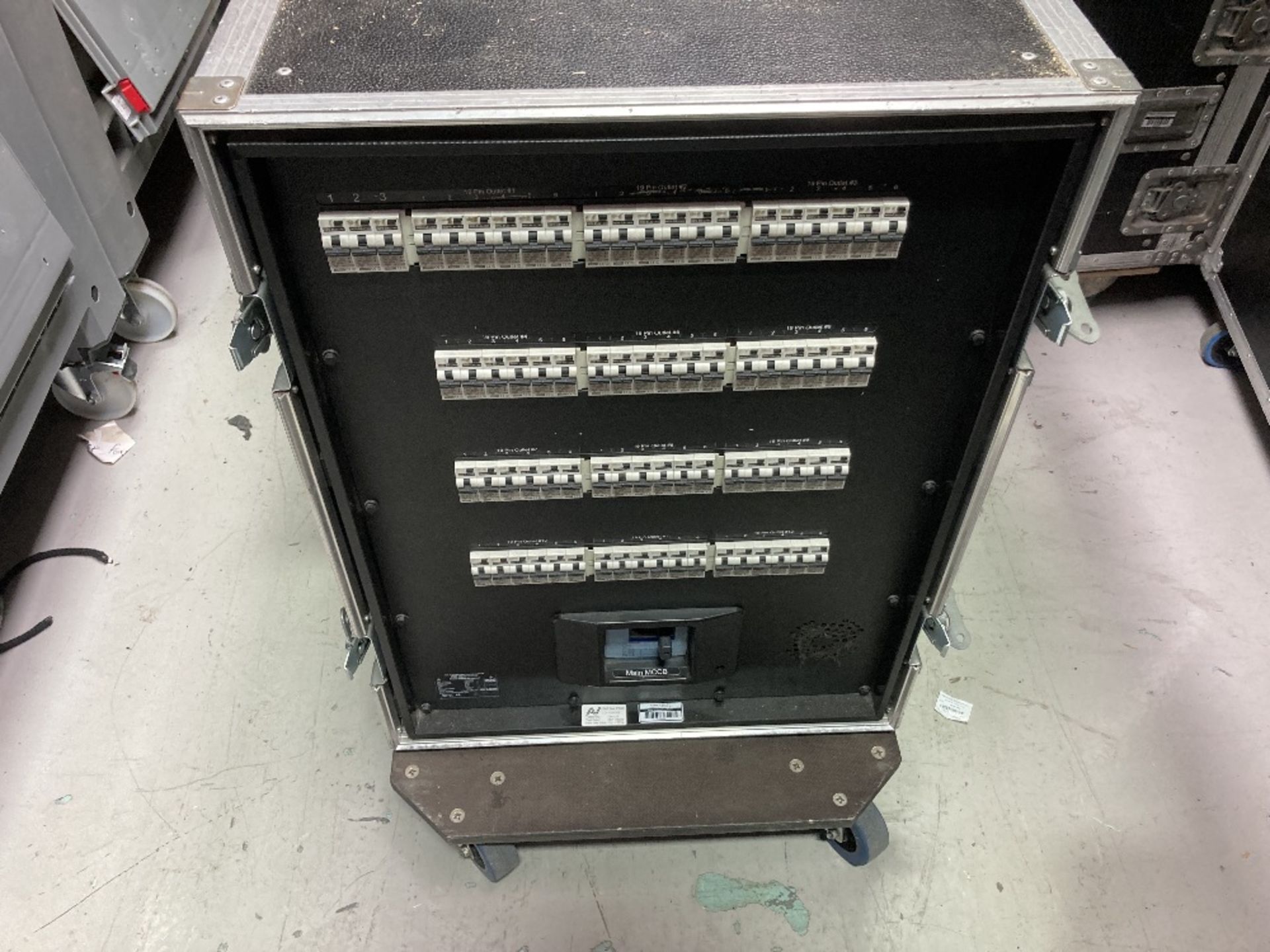 400amp Power Distribution Unit With Mobile Heavy Duty Mobile Flight Case - Image 10 of 14