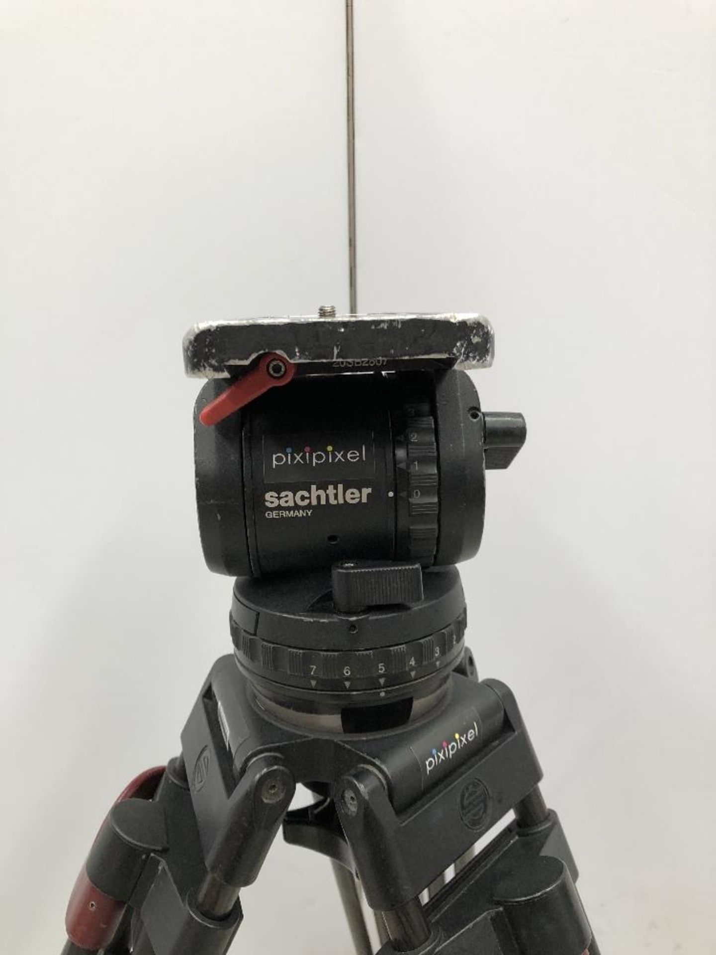 Sachtler V18 S1 Carbon Fibre Medium Camera Tripod With Fluid Head And Sachtler Carry Bag - Bild 3 aus 6