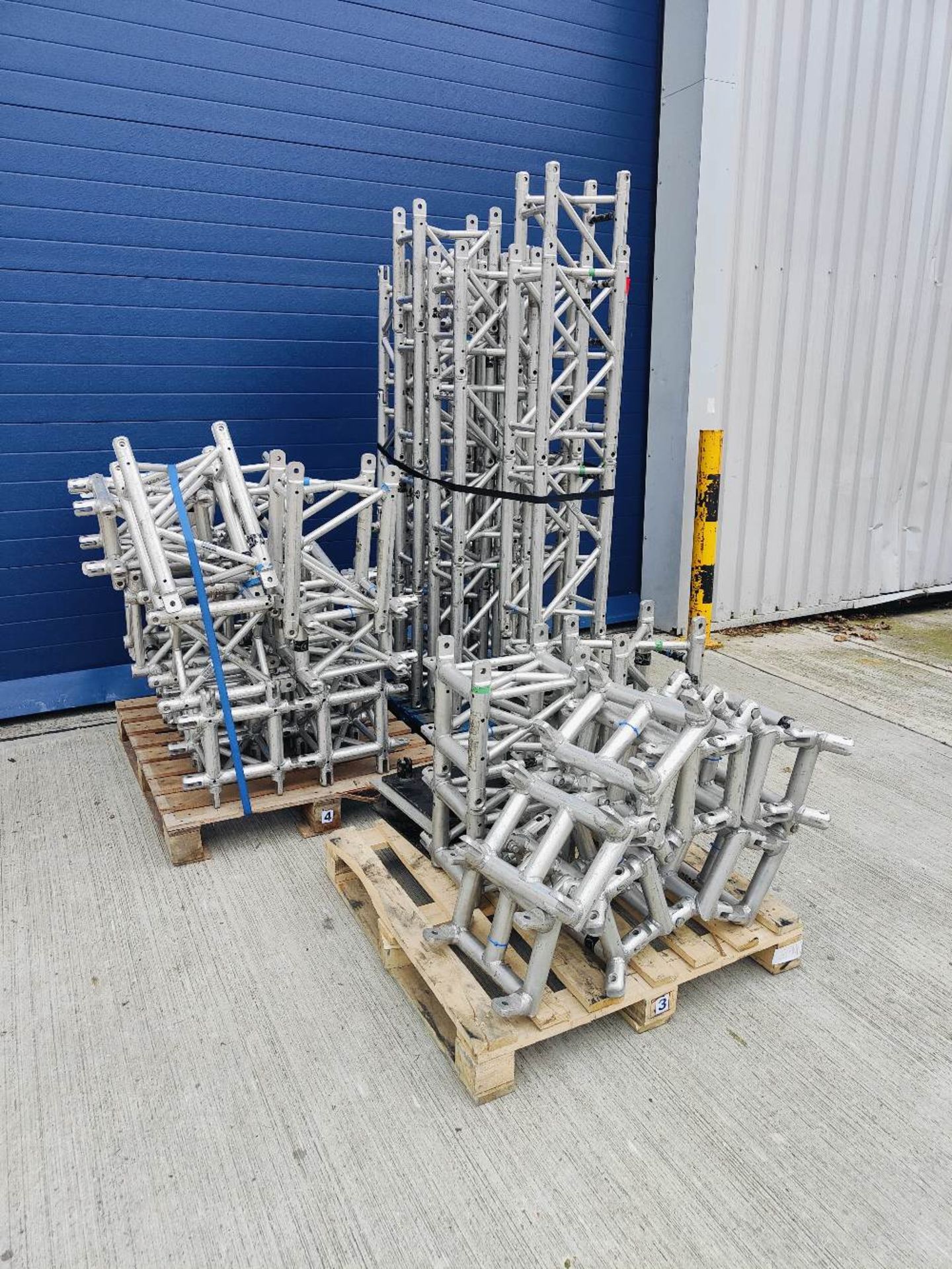 Large Quantity of Slick Minibeam Truss Sections and Base Plates