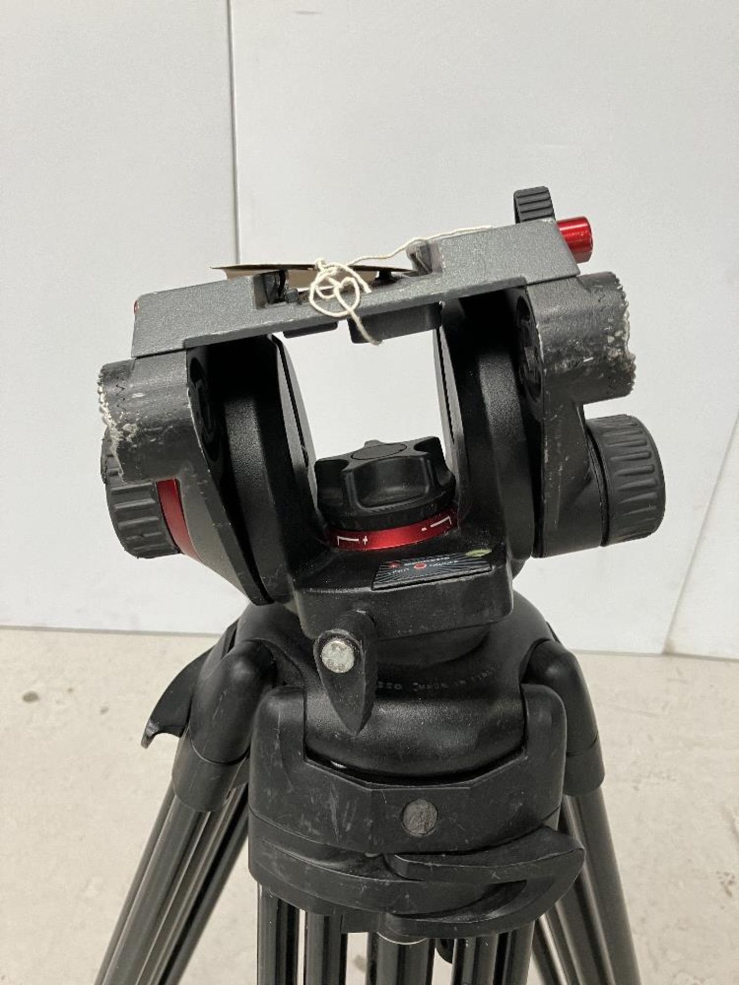 Manfrotto 504HD Tripod Head and 546GB Tripod with Carbon Fibre Legs - Image 3 of 4