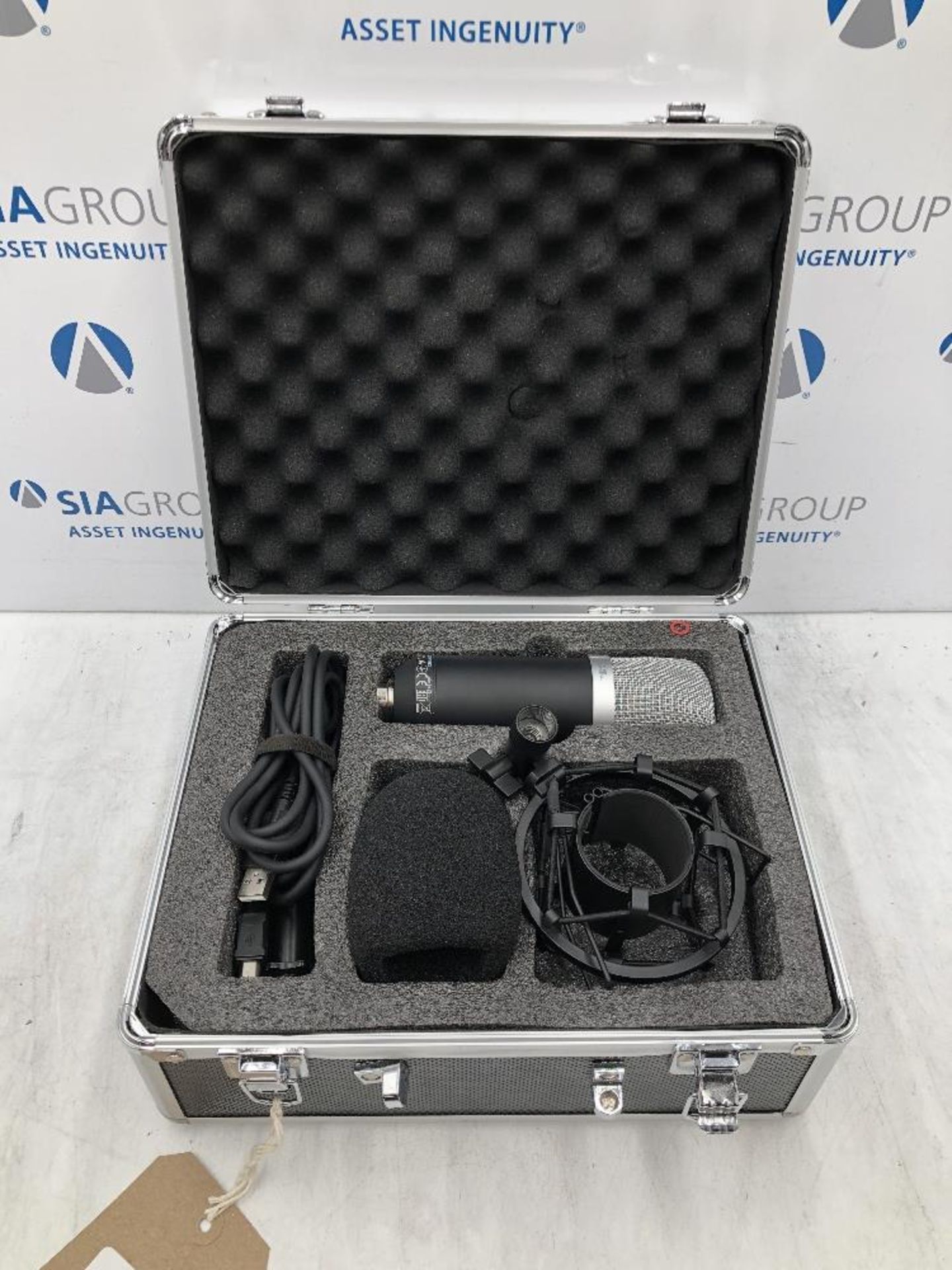 Trust GXT252 Emita USB Streaming Table Top Microphone Kit With Carry Case