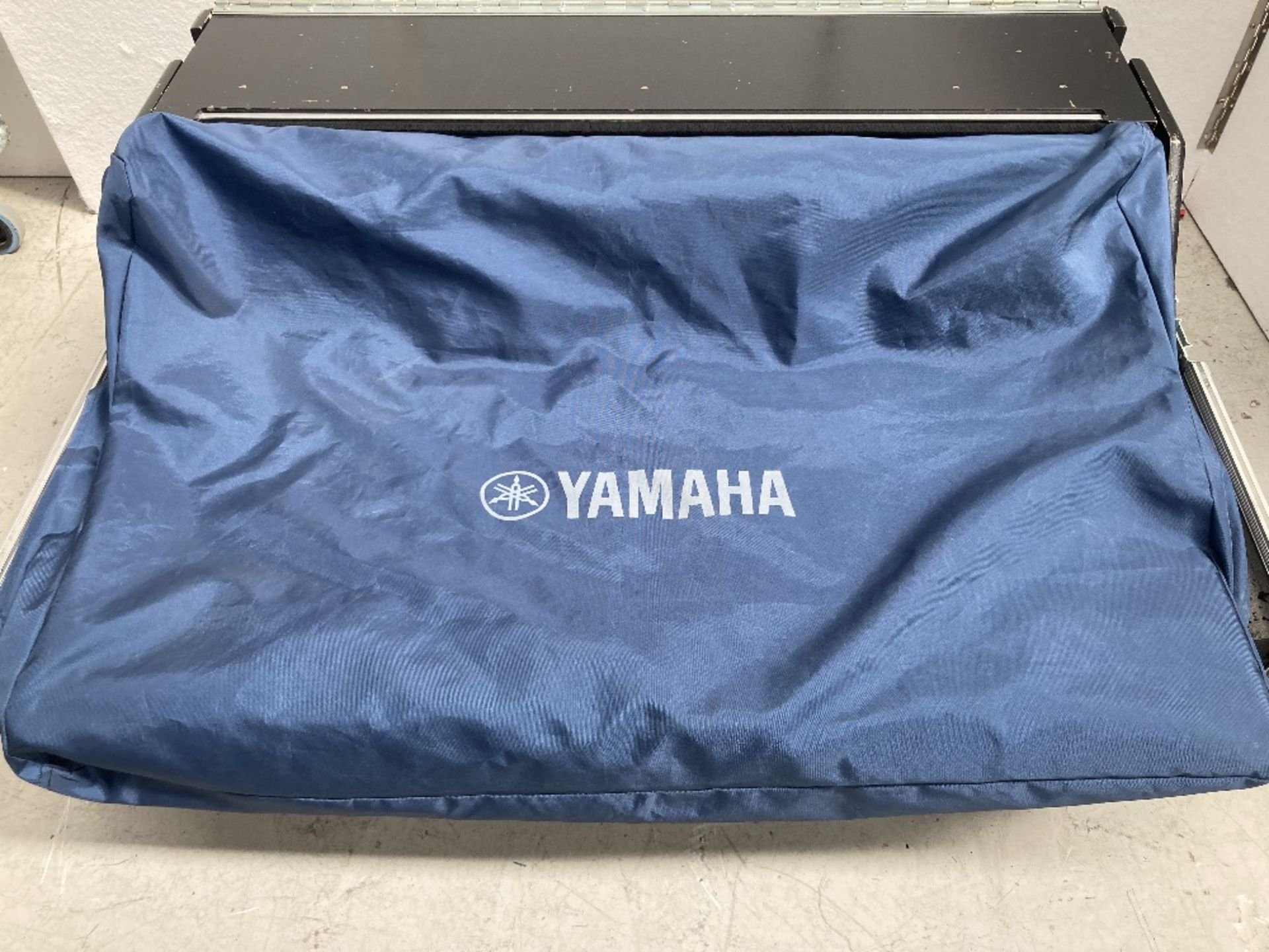 Yamaha CL5 Digital Mixing Console & Heavy Duty Mobile Flight Case - Image 12 of 14