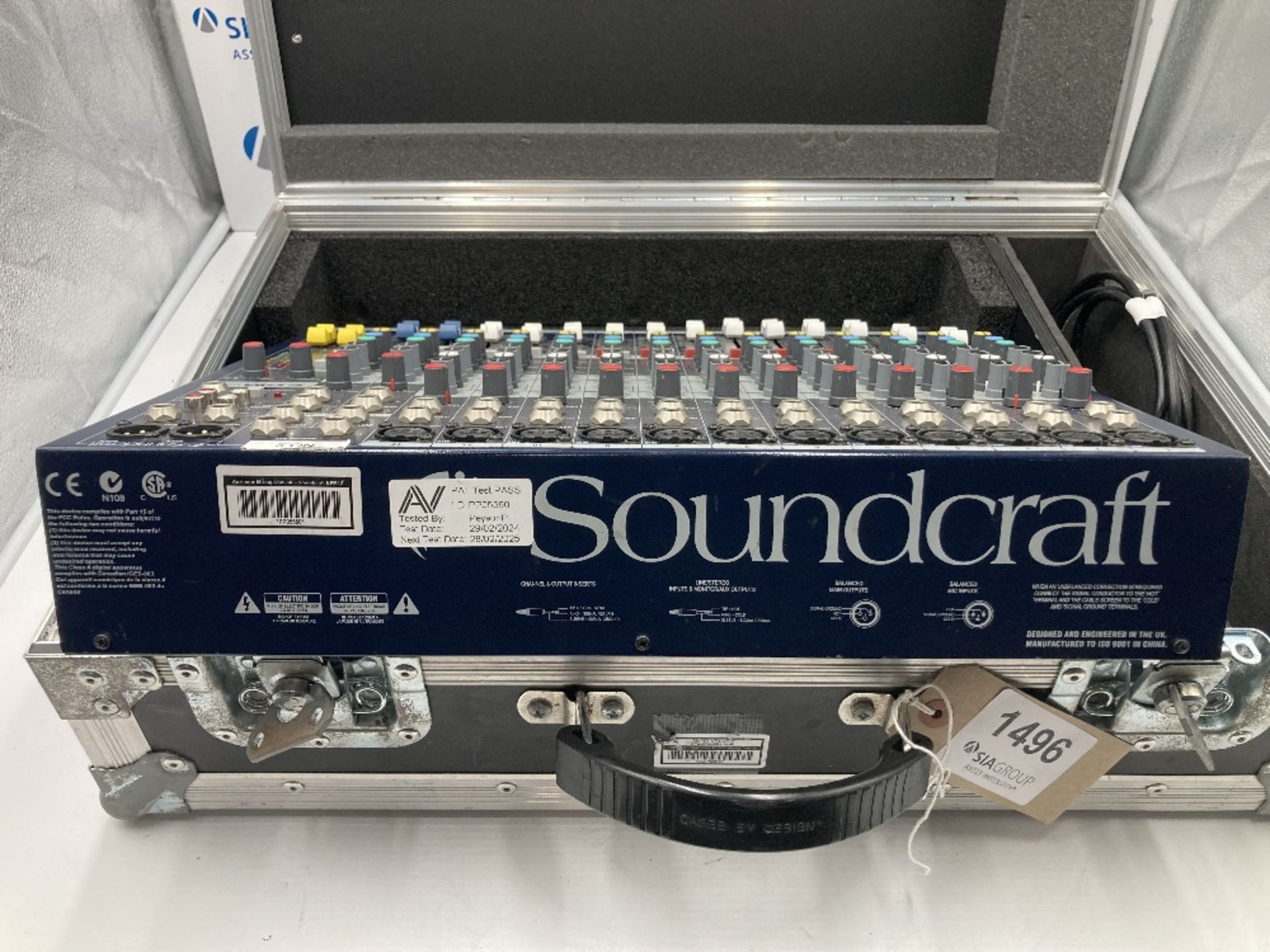Soundcraft EPM12 Analogue Mixing Console & Heavy Duty Briefcase - Bild 4 aus 7