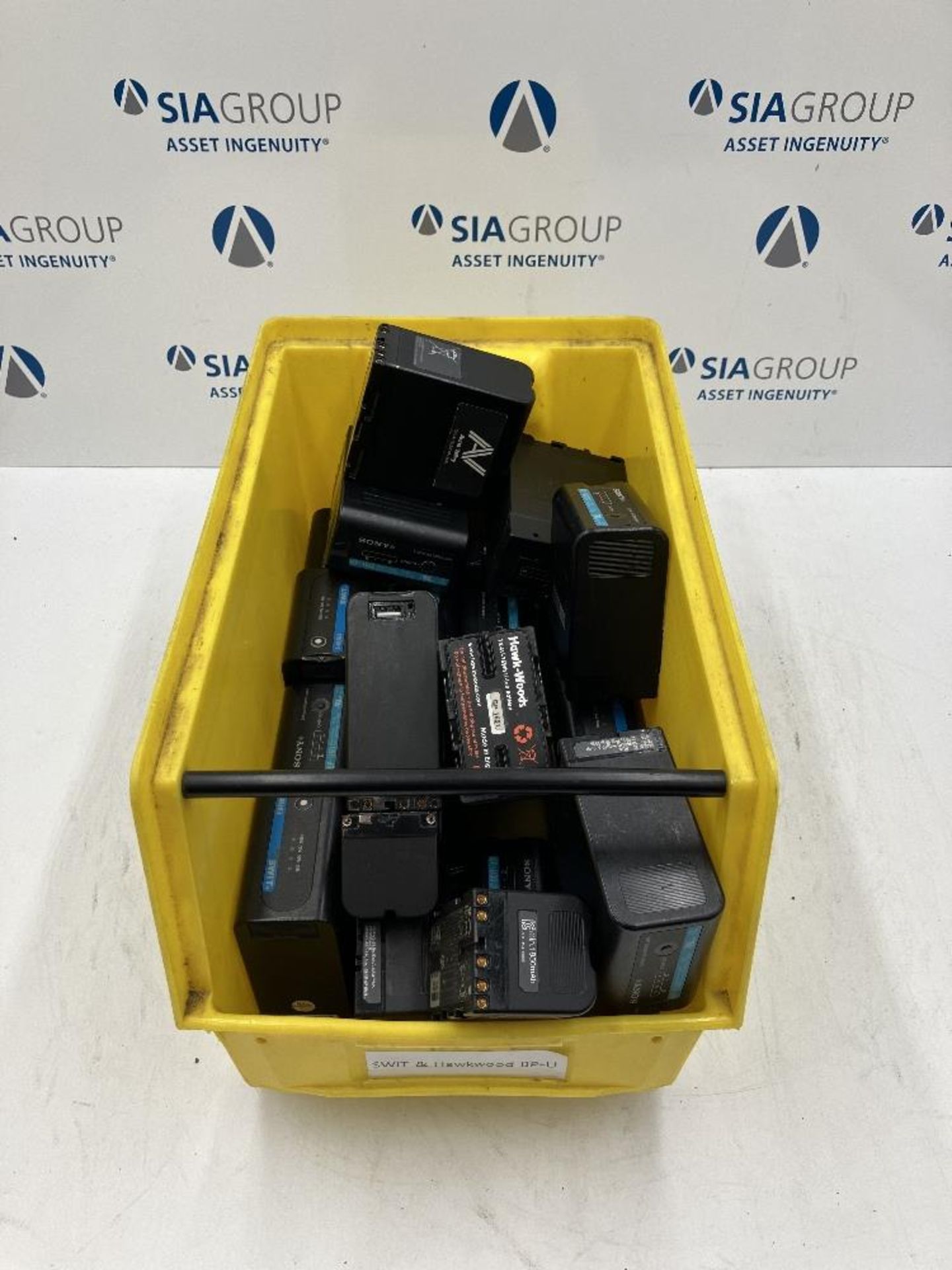 Large Quantity of Various Swit, Sony and Hawk-Woods BP-U Batteries