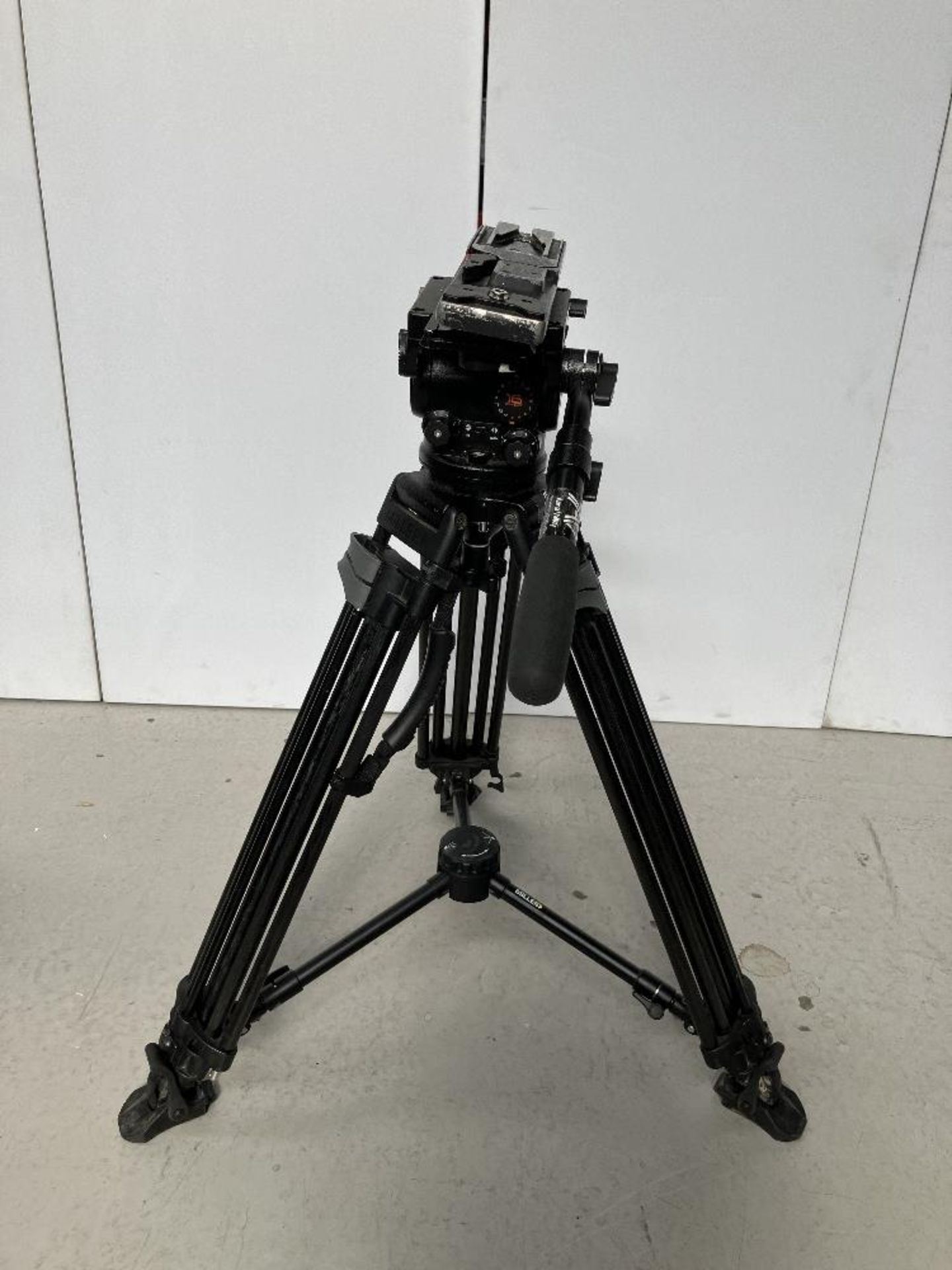 Miller Arrow 3X Tripod Head System with Extendable Carbon Fibre Legs