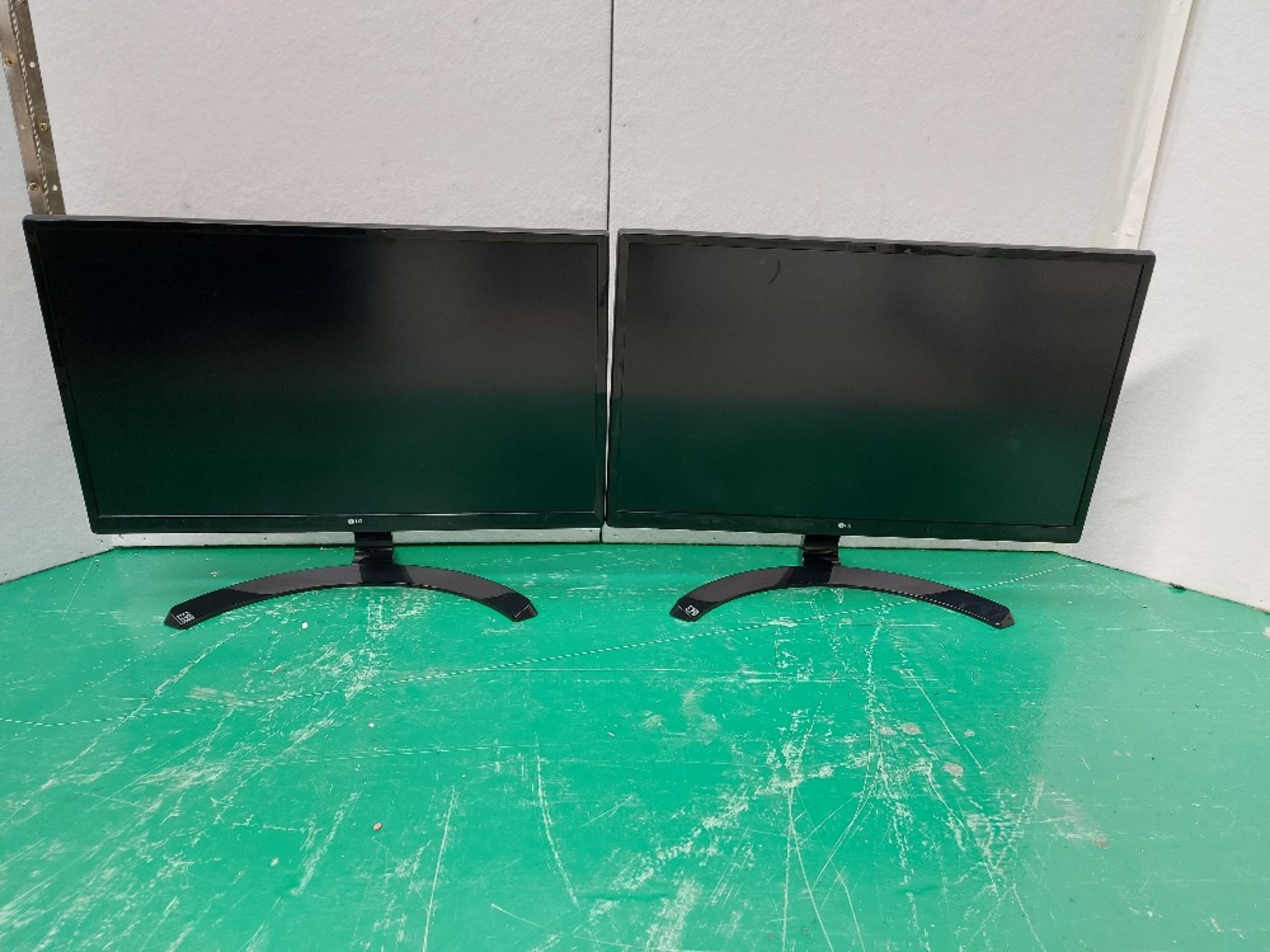 (2) LG 24UD58 24'' Monitors