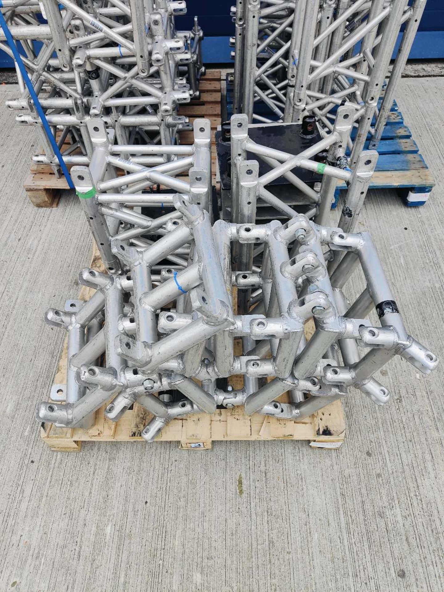 Large Quantity of Slick Minibeam Truss Sections and Base Plates - Image 8 of 8