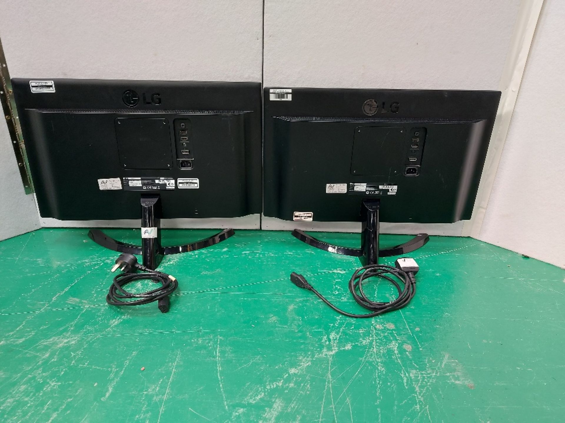 (2) LG 24UD58 24'' Monitors - Bild 2 aus 5